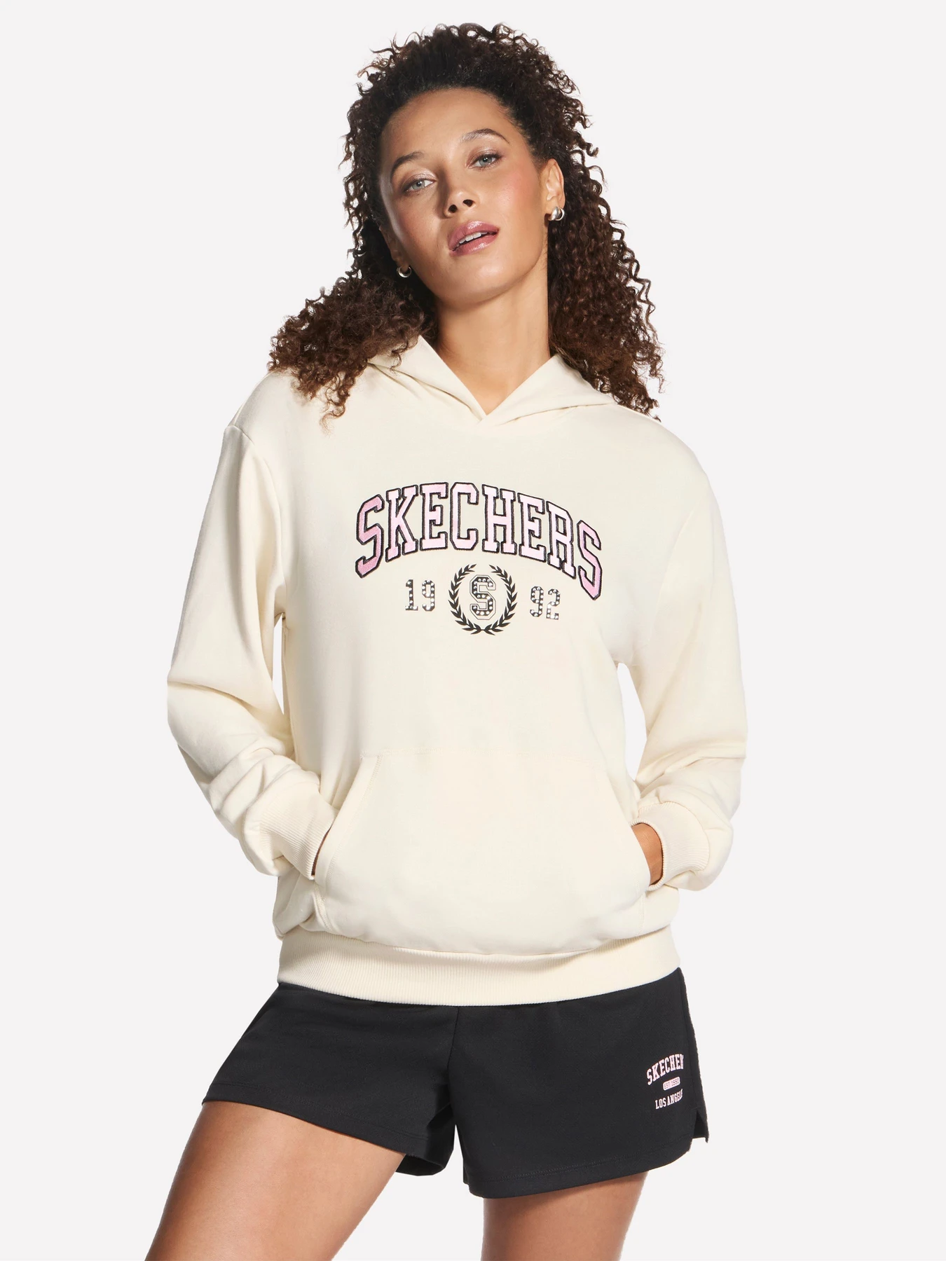 Худи и свитшоты Skechers SKECHERS STREET VARSITY HOODIE модель HD110 PBGY Худи и свитшоты Skechers SKECHERS STREET VARSITY HOODIE модель HD110 PBGY Фото