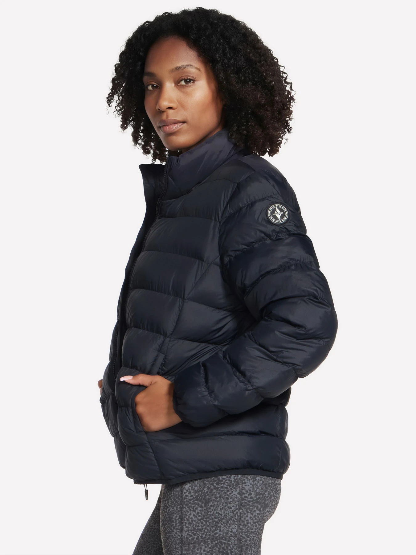 Куртки и дубленки Skechers SKECHERS COZY FIT JACKET модель JA503 BLK Куртки и дубленки Skechers SKECHERS COZY FIT JACKET модель JA503 BLK Фото