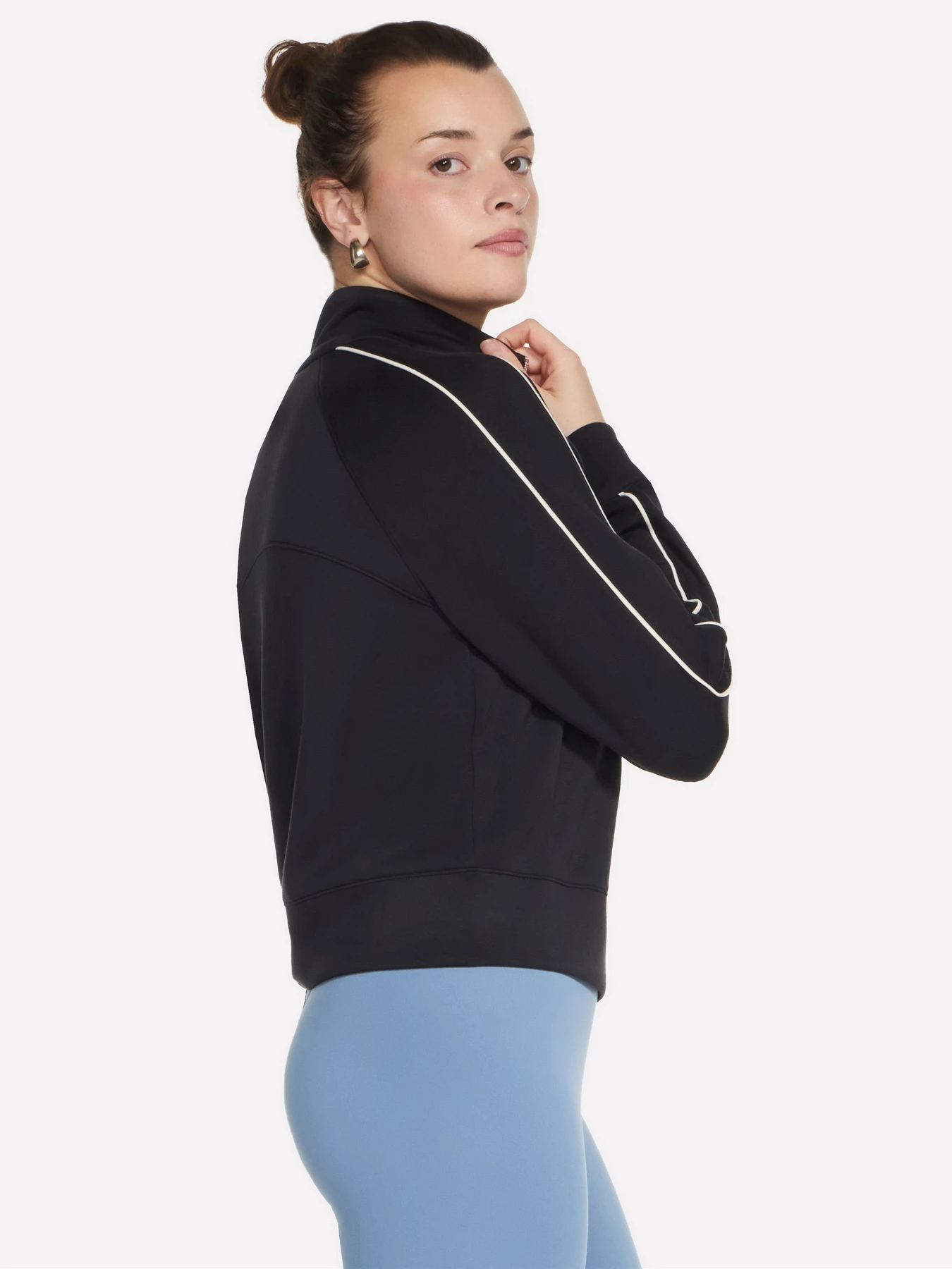 Худи и свитшоты Skechers SKECHLUXE ELEVATE 1/4 ZIP модель LT321 BLK Фото