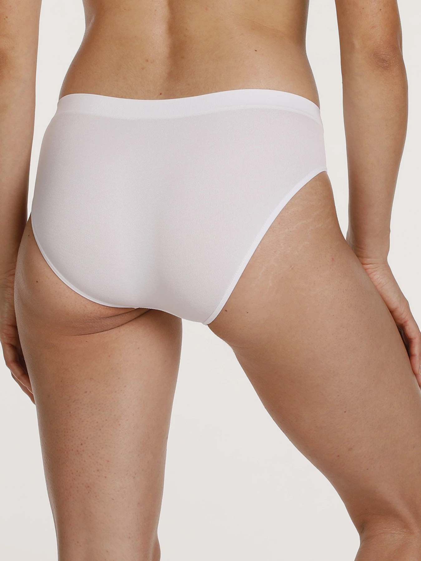 Нижнее белье Lama модель BEZ5000BI-01 Жіночі трусики-white Фото