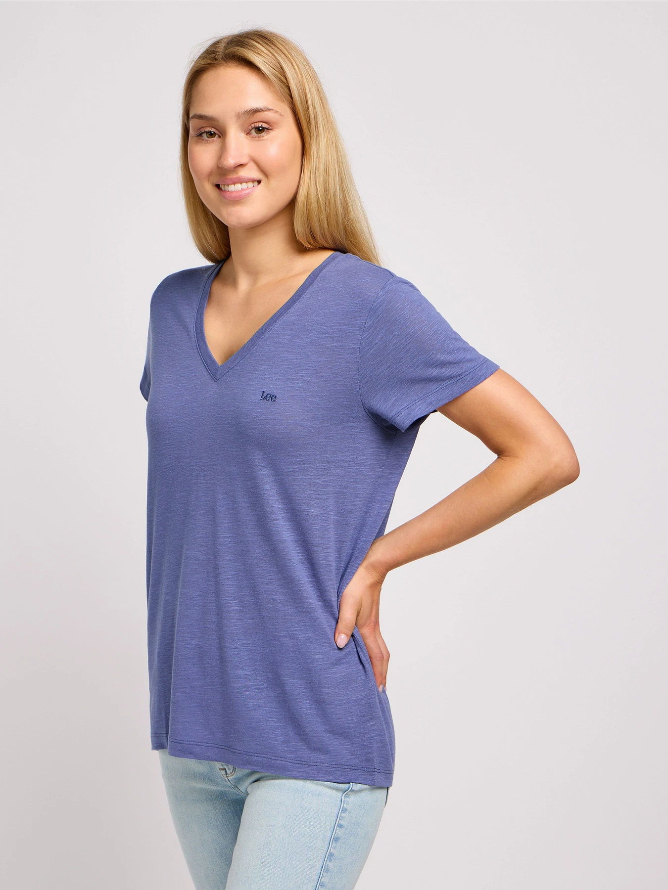 Футболки и поло Lee V Neck модель 112350203 Футболки и поло Lee V Neck модель 112350203 Фото