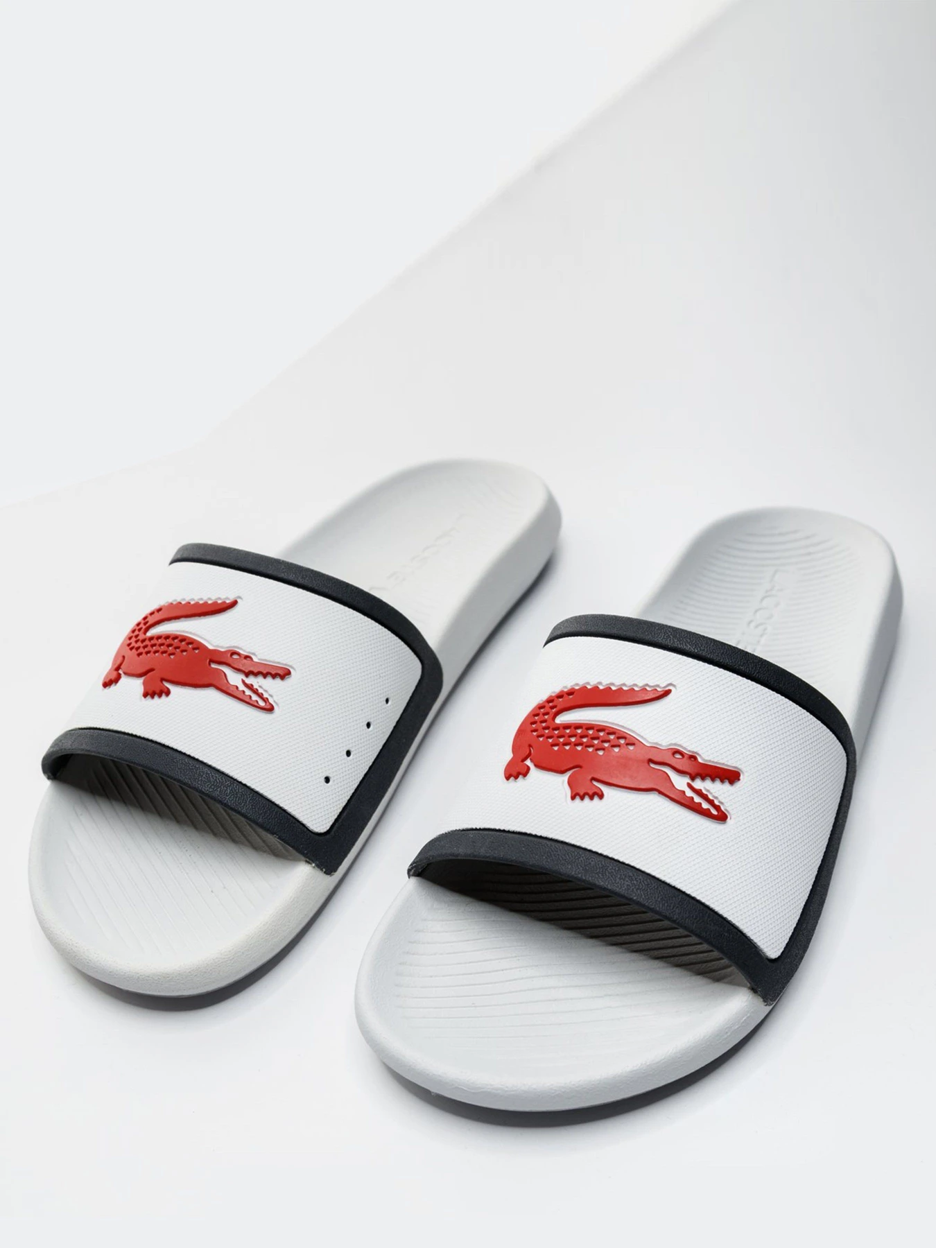 Шлёпанцы Lacoste Croco Slide Tri3 модель 739CMA0043407 Шлёпанцы Lacoste Croco Slide Tri3 модель 739CMA0043407 Фото
