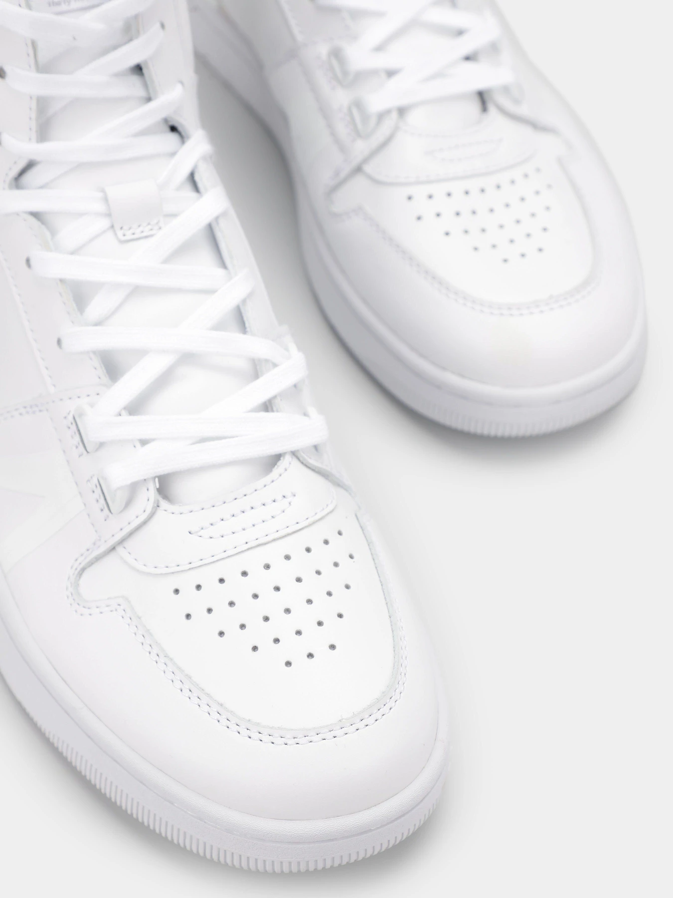 Кеди Lacoste L001 модель 746SMA003221G Кеди Lacoste L001 модель 746SMA003221G Фото