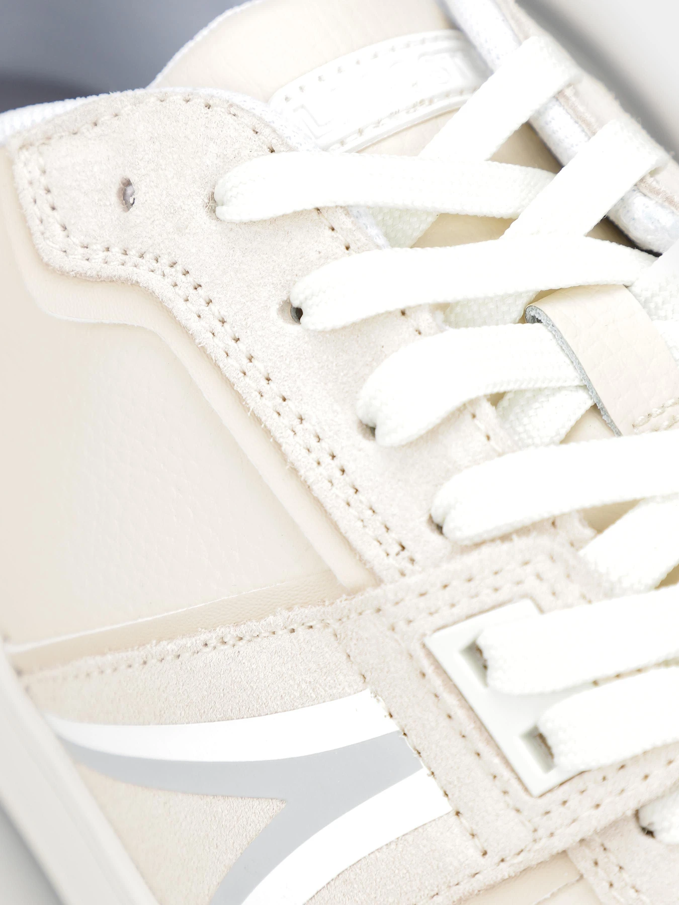 Кроссовки Lacoste L001 модель 747SMA00542B7 Кроссовки Lacoste L001 модель 747SMA00542B7 Фото
