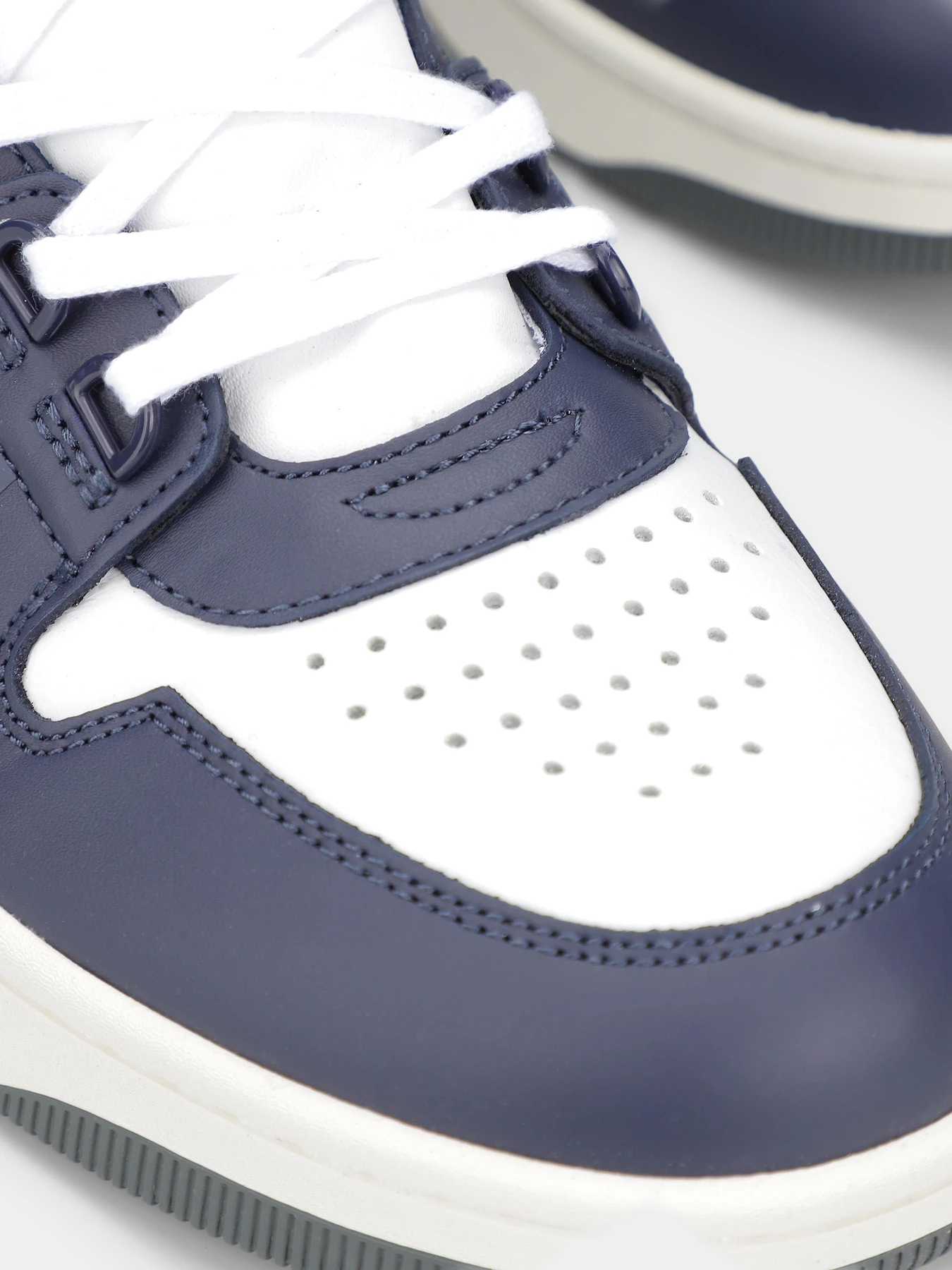 Кеды Lacoste L001 модель 747SMA0078092 Фото