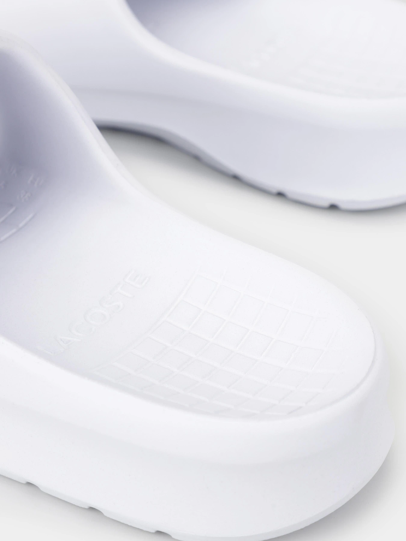 Шлёпанцы Lacoste W SERVE SLIDE 2.0 модель 747CFA0020LB2 Шлёпанцы Lacoste W SERVE SLIDE 2.0 модель 747CFA0020LB2 Фото