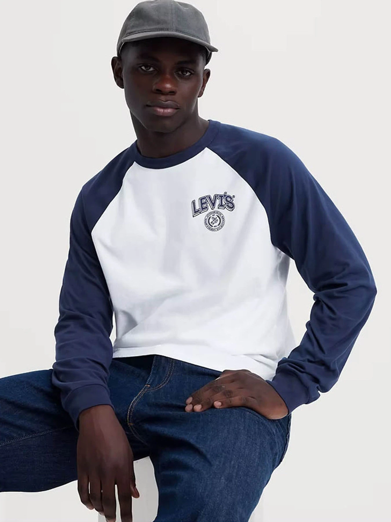 Худи и свитшоты Levi's Graphic Ls Raglan Varsity модель A7643;0001 Худи и свитшоты Levi's Graphic Ls Raglan Varsity модель A7643;0001 Фото