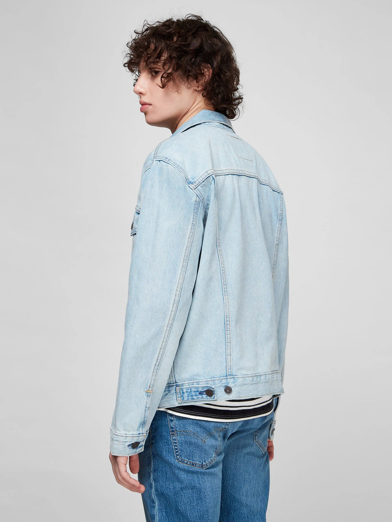 Куртки и дубленки Levi's The Trucker New Light T модель 72334;0599 Куртки и дубленки Levi's The Trucker New Light T модель 72334;0599 Фото