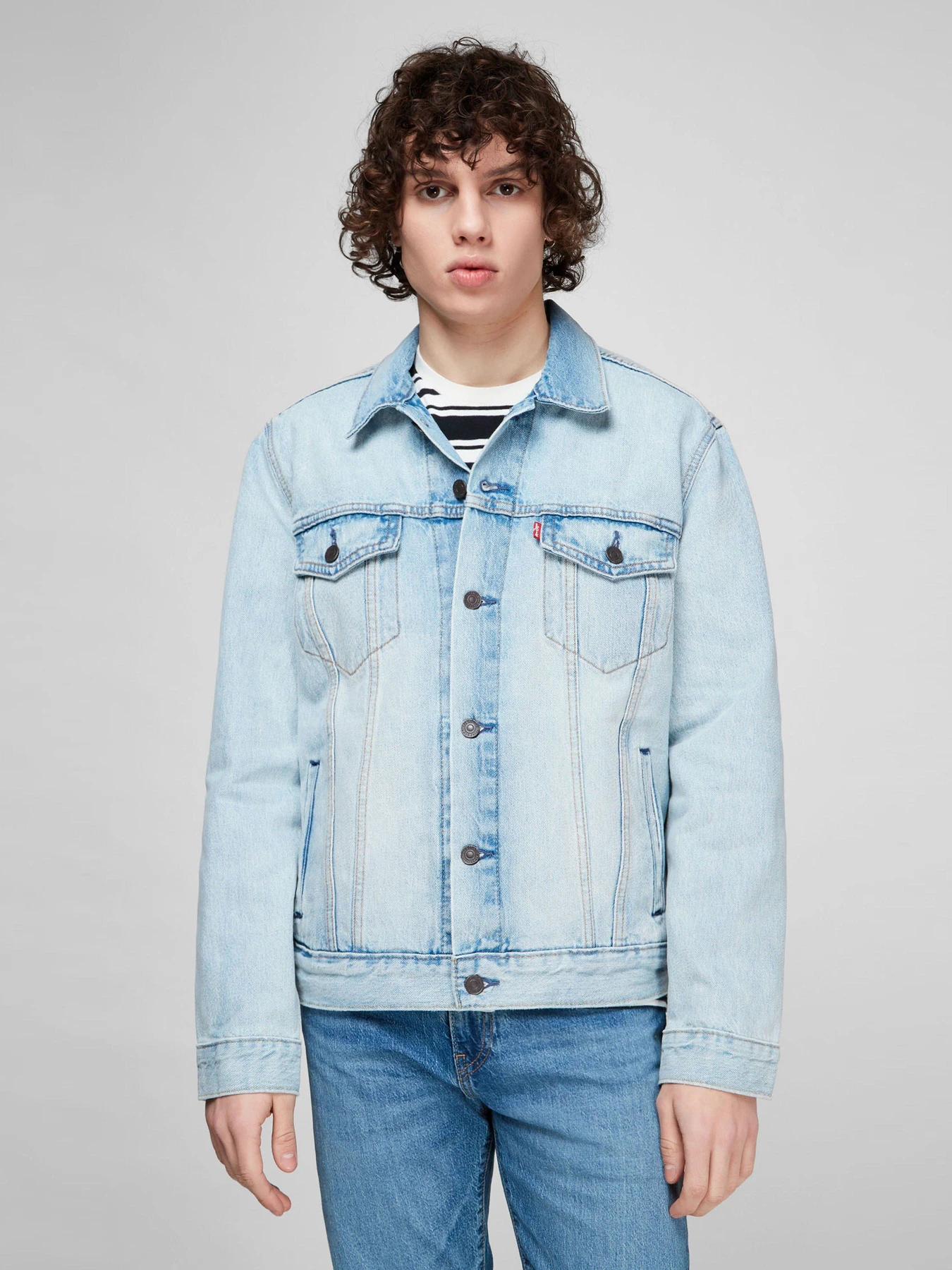 Куртки и дубленки Levi's The Trucker New Light T модель 72334;0599 Куртки и дубленки Levi's The Trucker New Light T модель 72334;0599 Фото