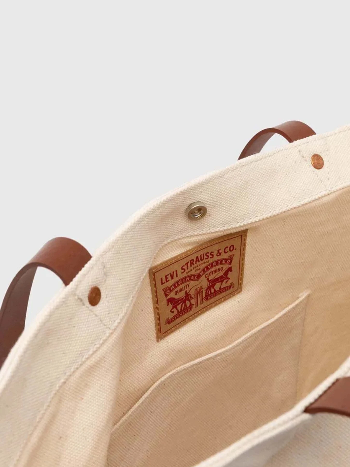 Сумки Levi's модель D7959;0001 Сумки Levi's модель D7959;0001 Фото