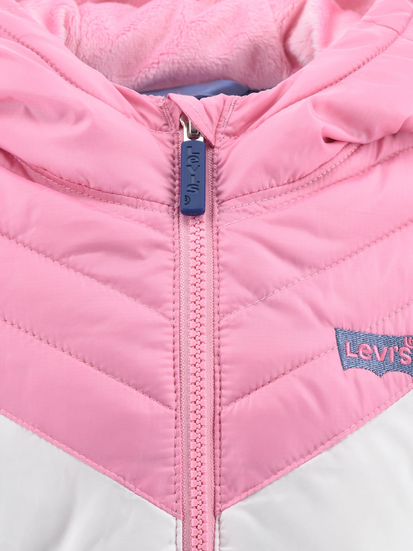 Куртки и дубленки Levi's LVG LUREX TAPE MW модель 4EF838-BA5 Куртки и дубленки Levi's LVG LUREX TAPE MW модель 4EF838-BA5 Фото