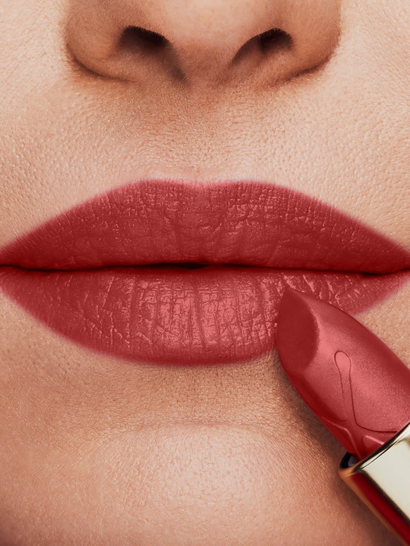 Помада увлажняющая Colour Elixir Moisture Lipstick MAX FACTOR модель 3614227902138 Помада увлажняющая Colour Elixir Moisture Lipstick MAX FACTOR модель 3614227902138 Фото