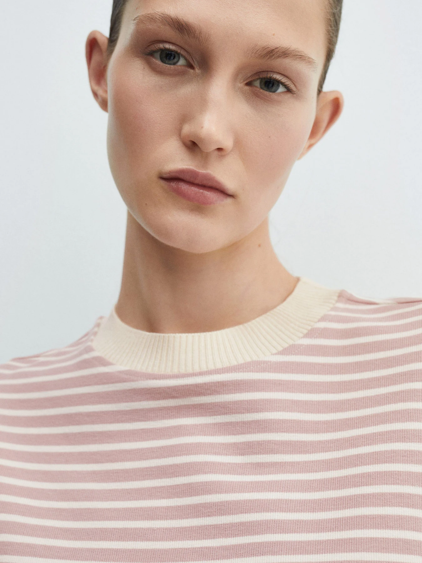 Худі та світшоти MANGO Rose модель 67094042_81 Худі та світшоти MANGO Rose модель 67094042_81 Фото