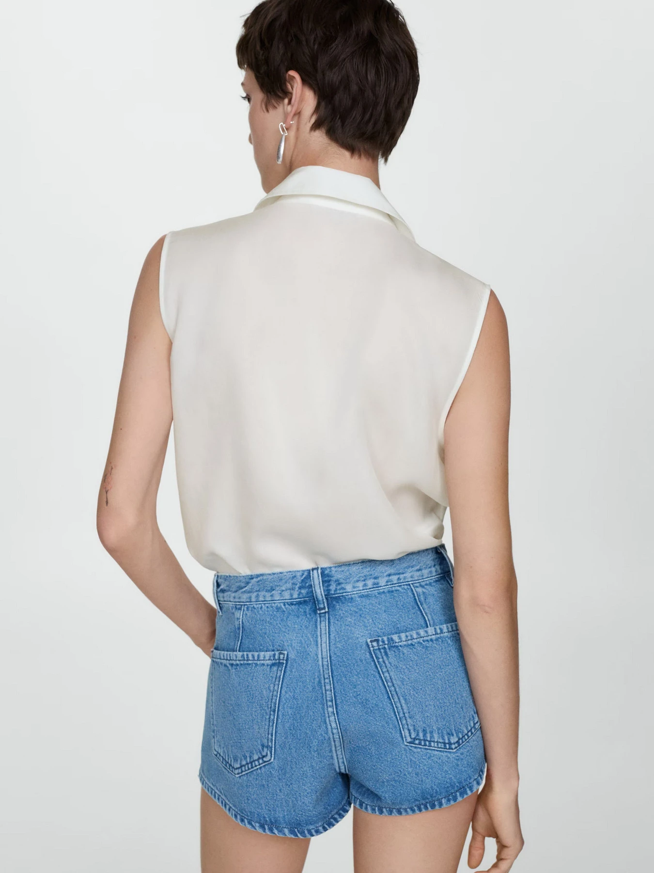 Рубашки MANGO Lim модель 77080345_2 Рубашки MANGO Lim модель 77080345_2 Фото