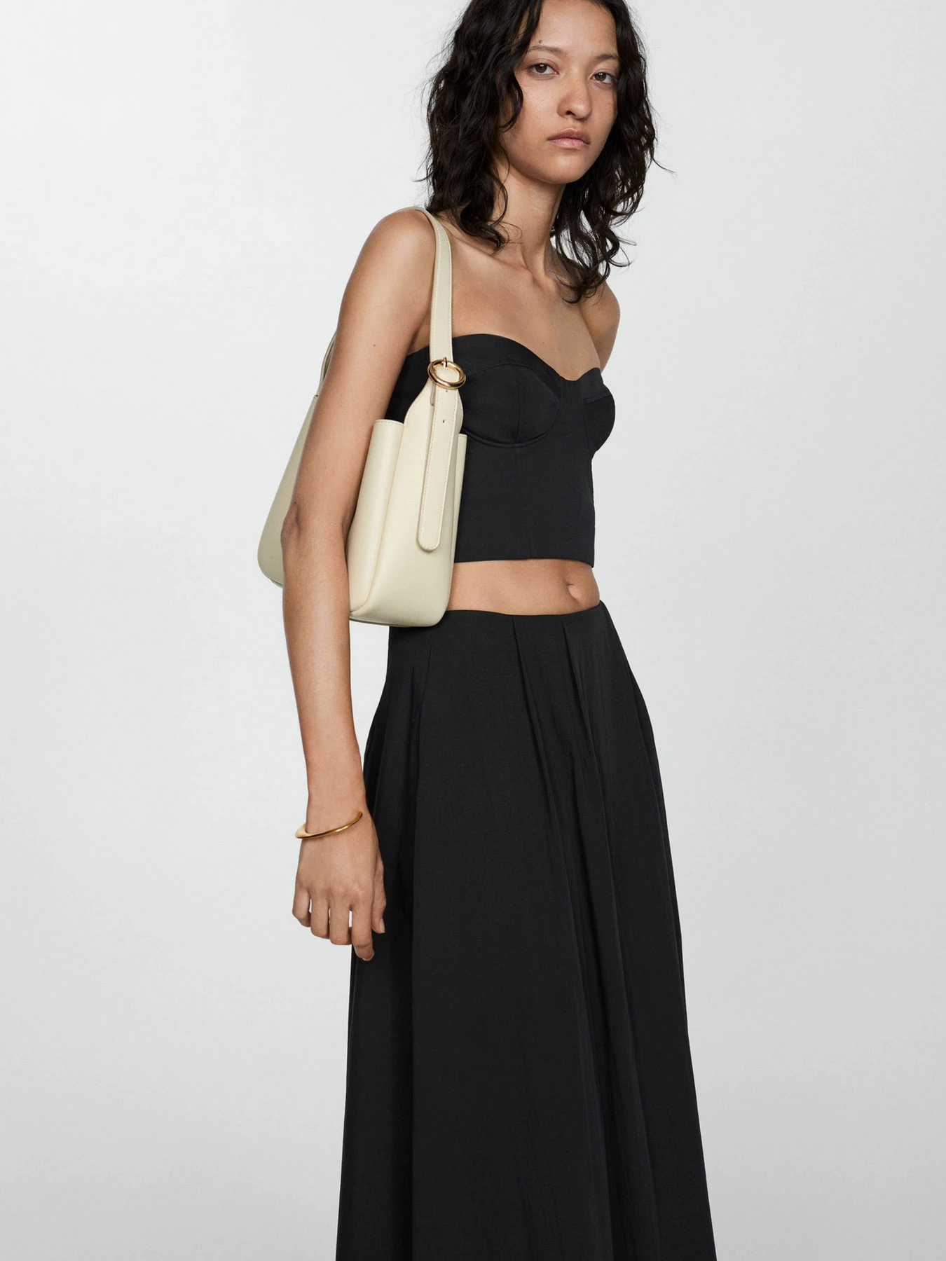 Юбки MANGO модель 77050380_99 Юбки MANGO модель 77050380_99 Фото