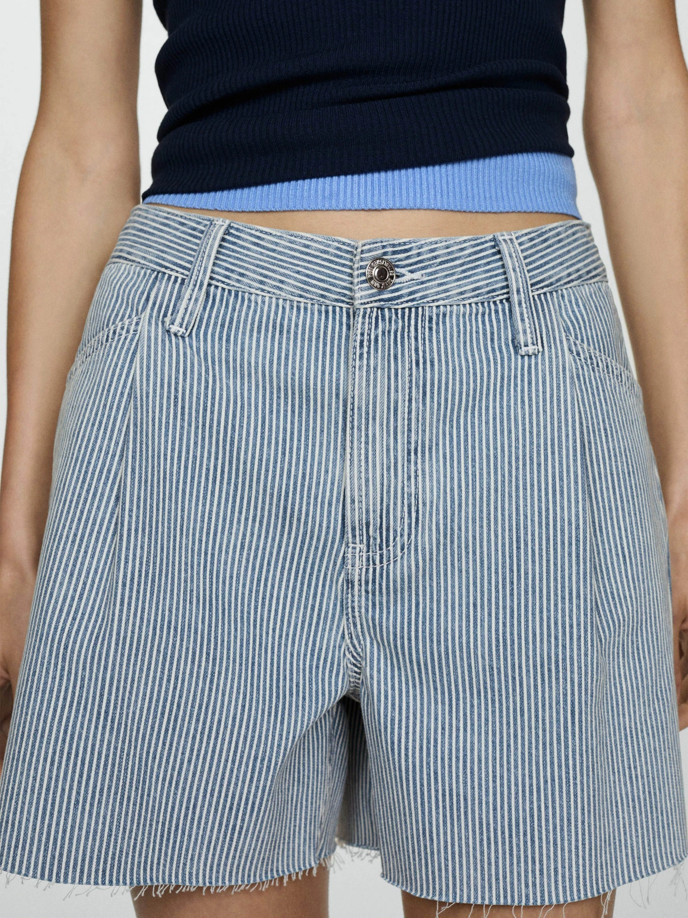 Шорты MANGO модель 77022914_52 Шорты MANGO модель 77022914_52 Фото