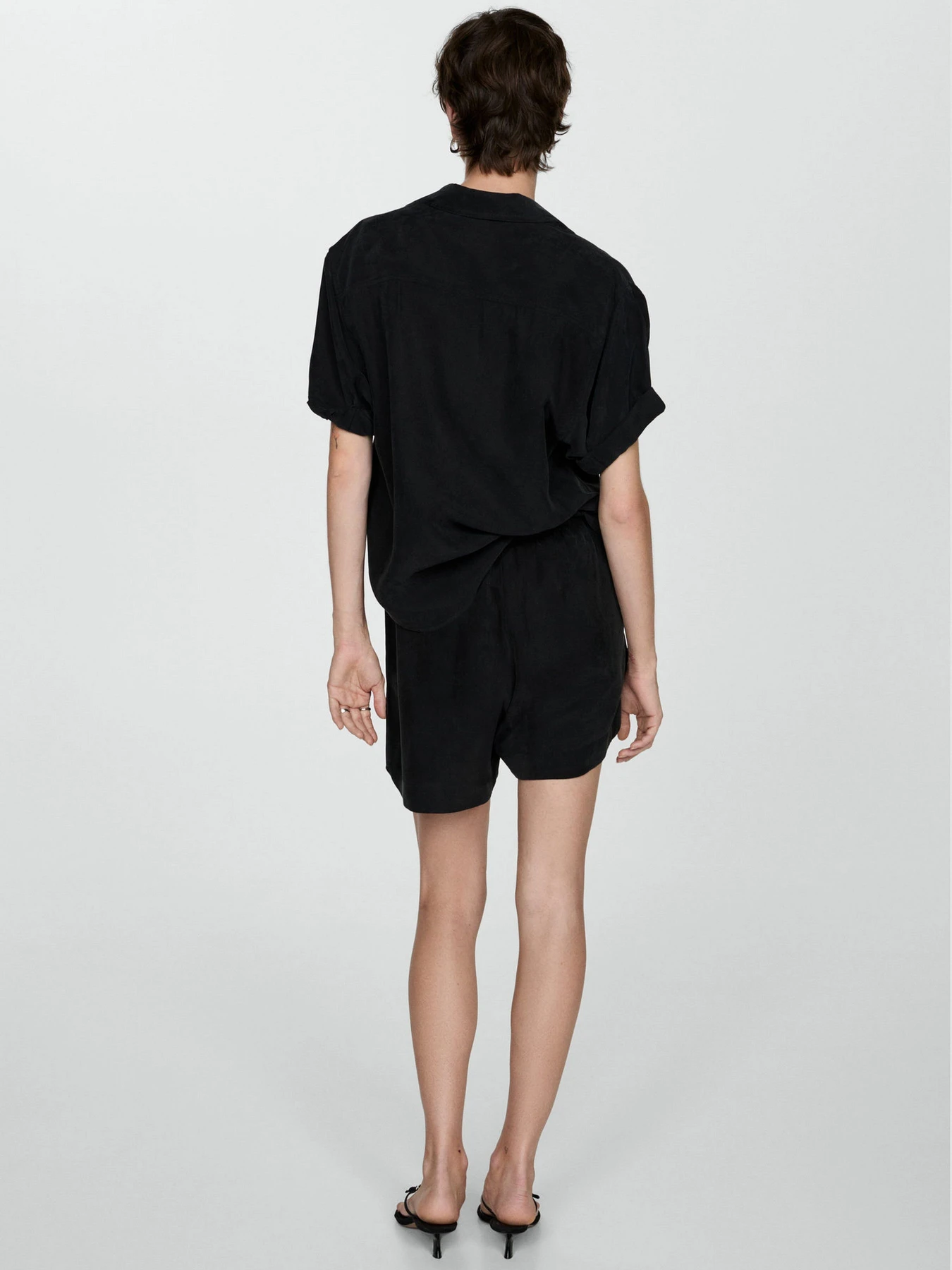 Шорты MANGO модель 77073265_99 Шорты MANGO модель 77073265_99 Фото