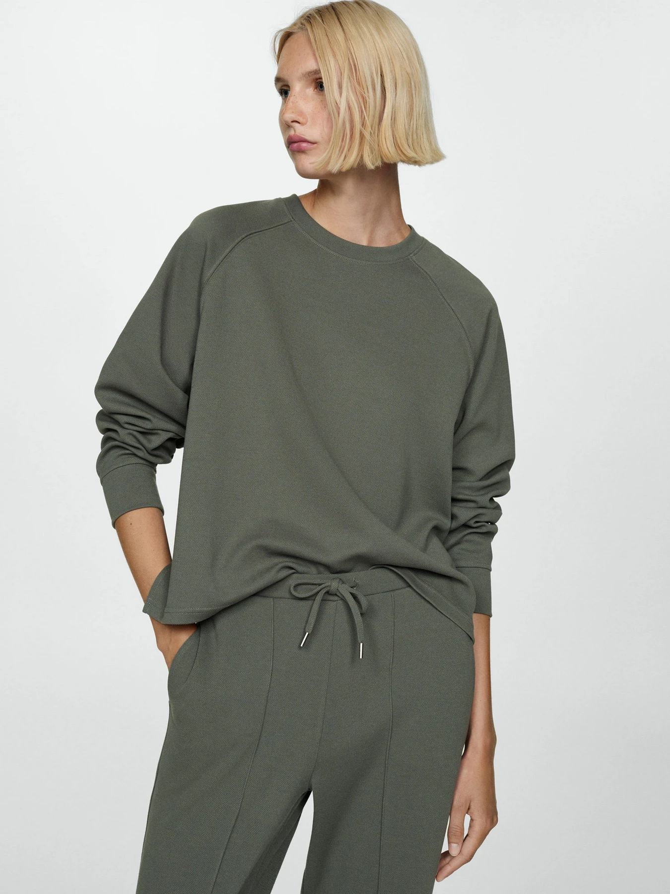 Худи и свитшоты MANGO модель 77094014_37 Худи и свитшоты MANGO модель 77094014_37 Фото