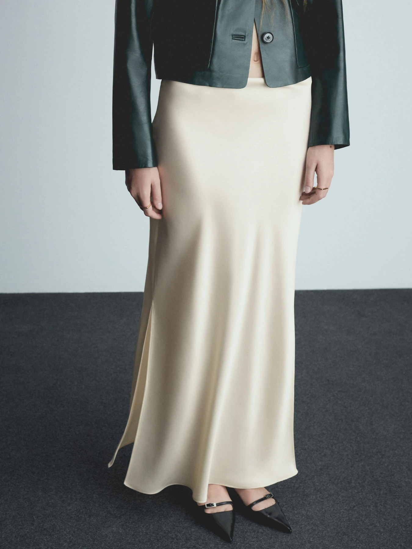 Юбки MANGO модель 77066755_7 Юбки MANGO модель 77066755_7 Фото