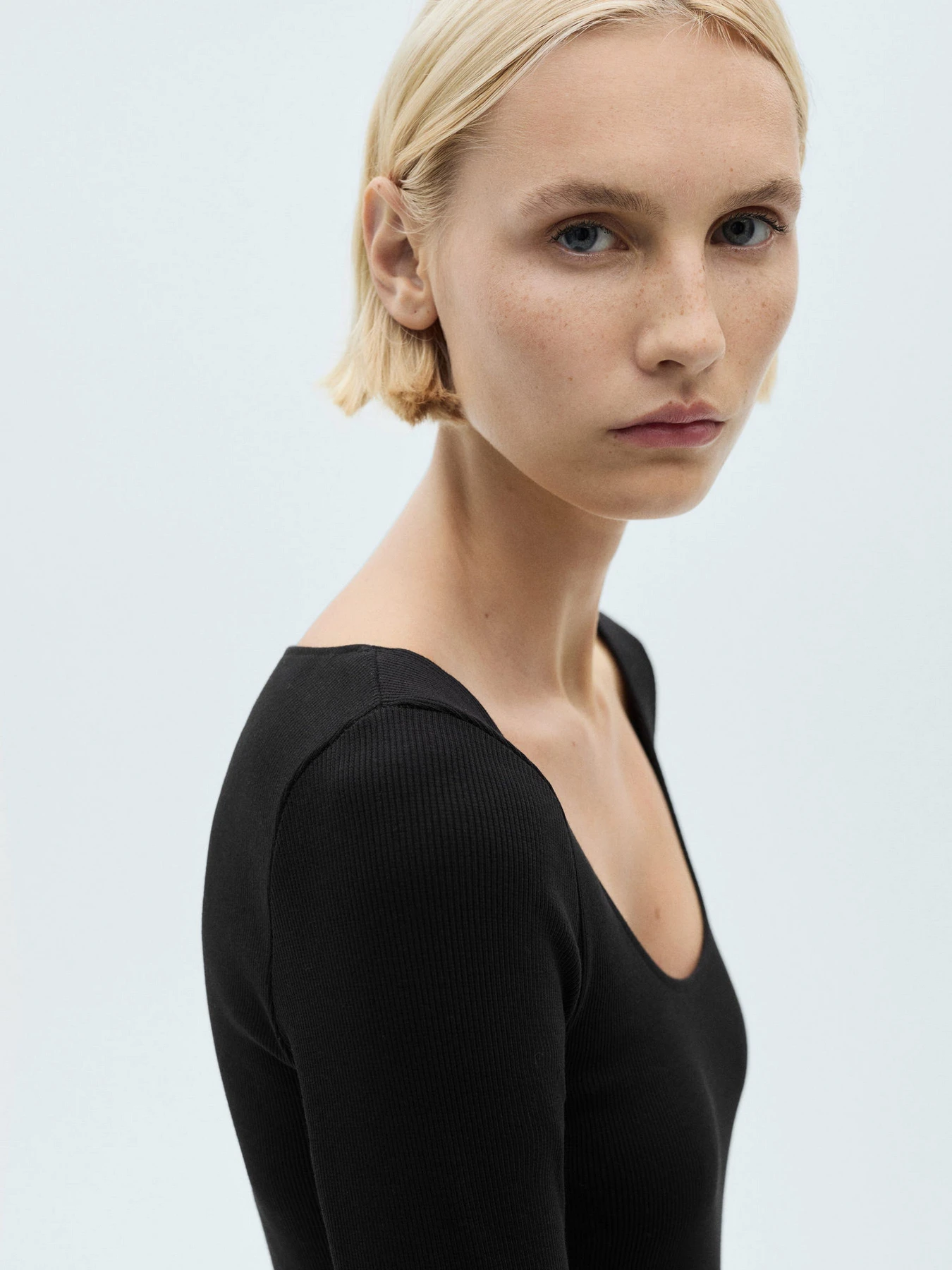 Сукні MANGO модель 77098285_99 Сукні MANGO модель 77098285_99 Фото