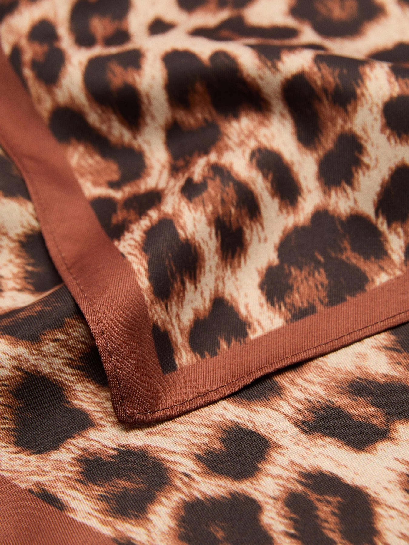Шарфи та хустки MANGO LEO модель 87050454_30 Шарфи та хустки MANGO LEO модель 87050454_30 Фото