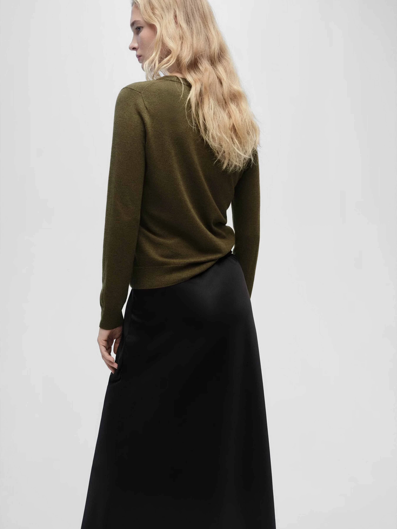 Свитры и кардиганы MANGO модель 87980432_32 Свитры и кардиганы MANGO модель 87980432_32 Фото