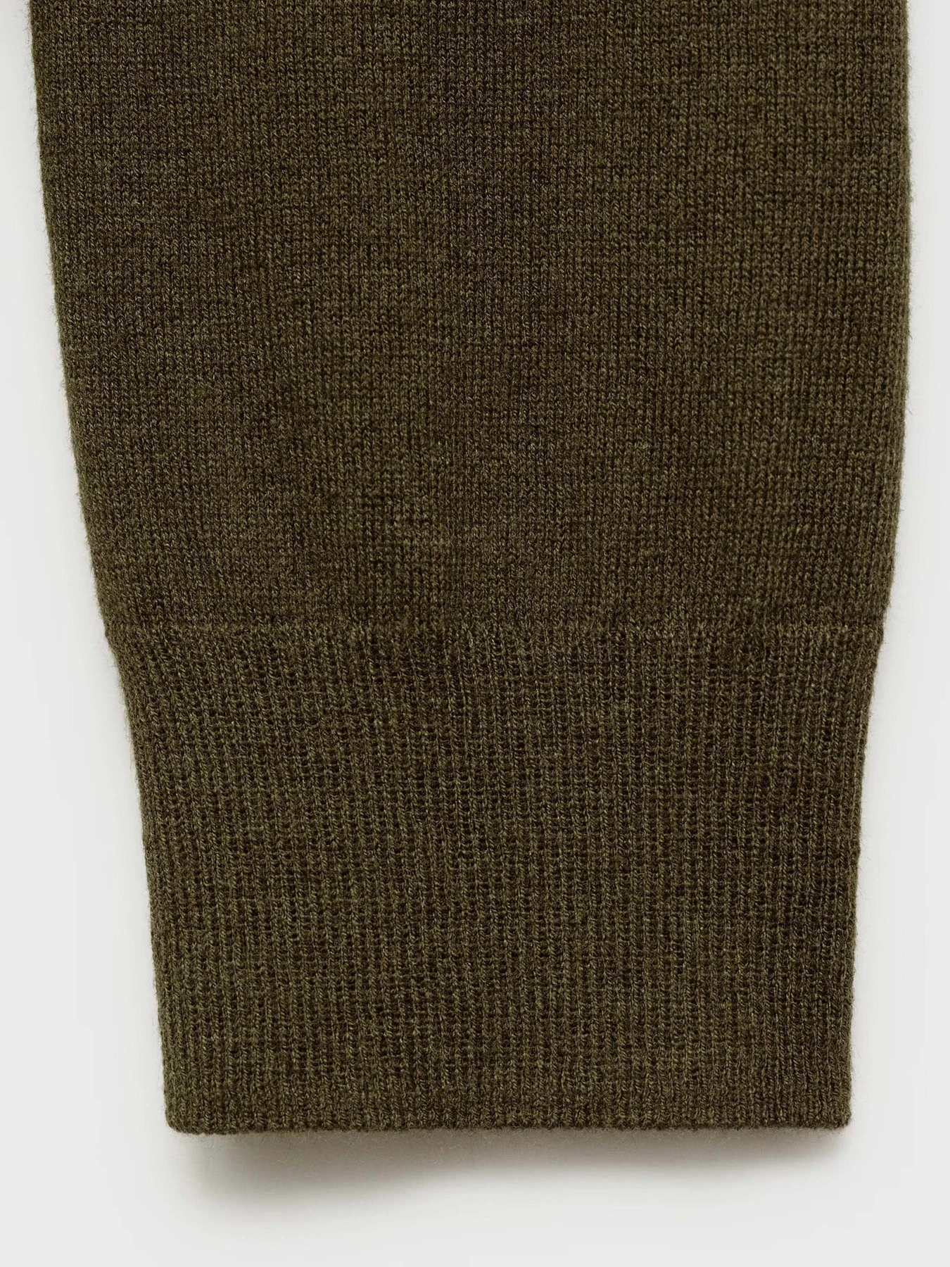 Свитры и кардиганы MANGO модель 87980432_32 Свитры и кардиганы MANGO модель 87980432_32 Фото