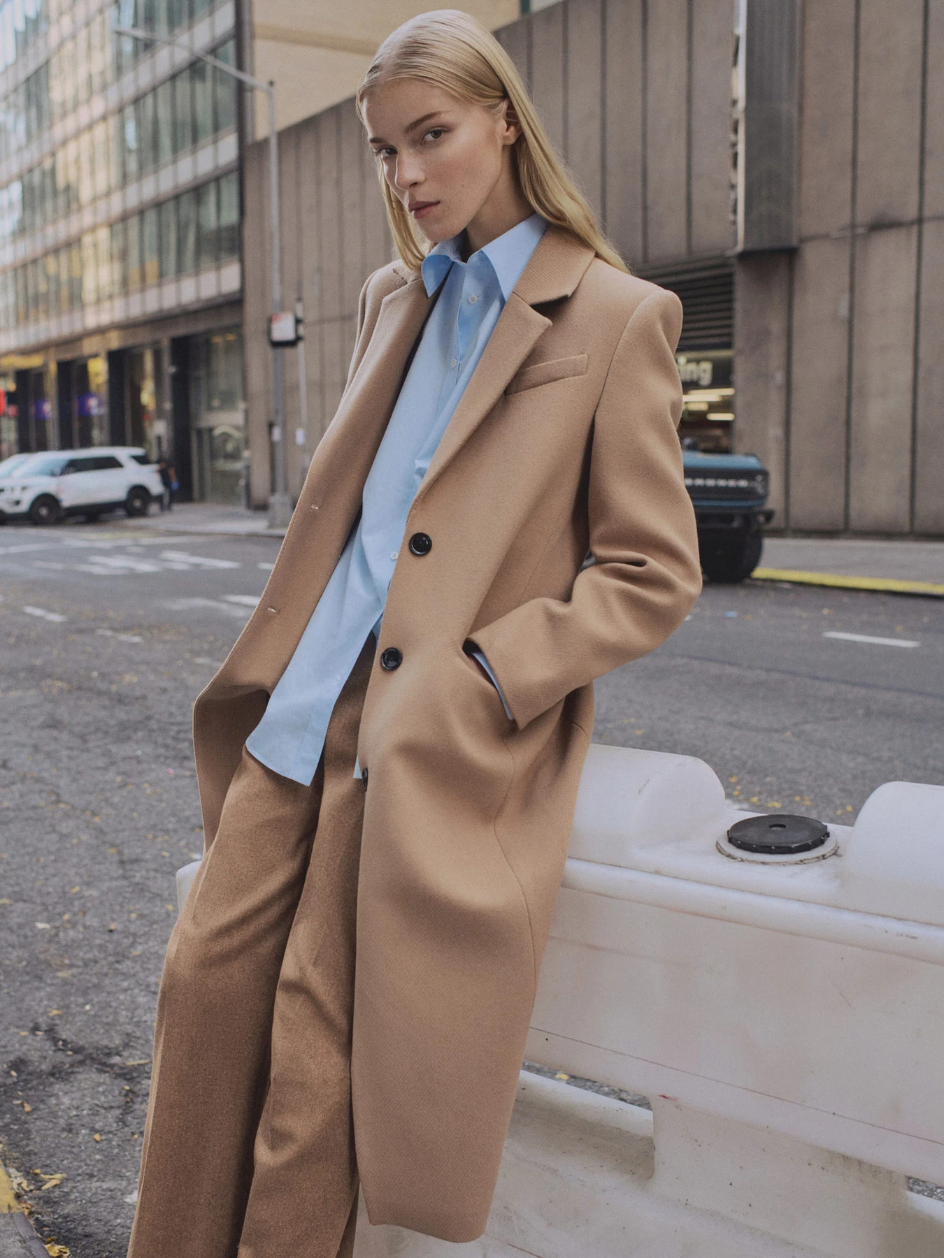 Пальто и плащи MANGO модель 87010626_9 Пальто и плащи MANGO модель 87010626_9 Фото