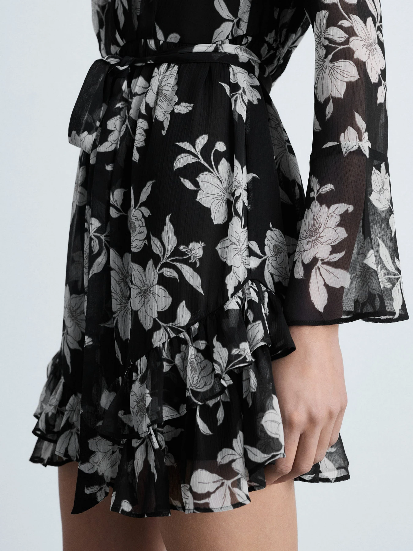 Платья MANGO SWAN модель 87004079_99 Платья MANGO SWAN модель 87004079_99 Фото