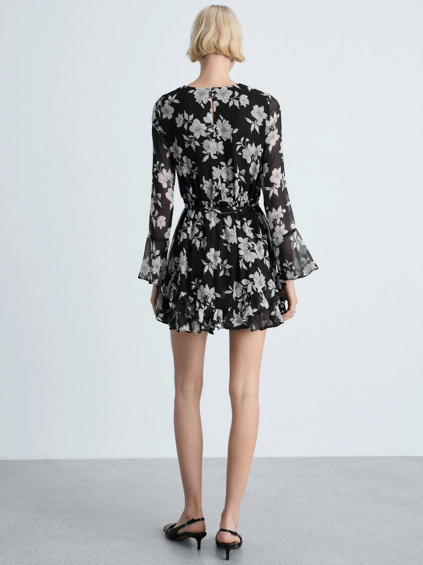 Платья MANGO SWAN модель 87004079_99 Платья MANGO SWAN модель 87004079_99 Фото