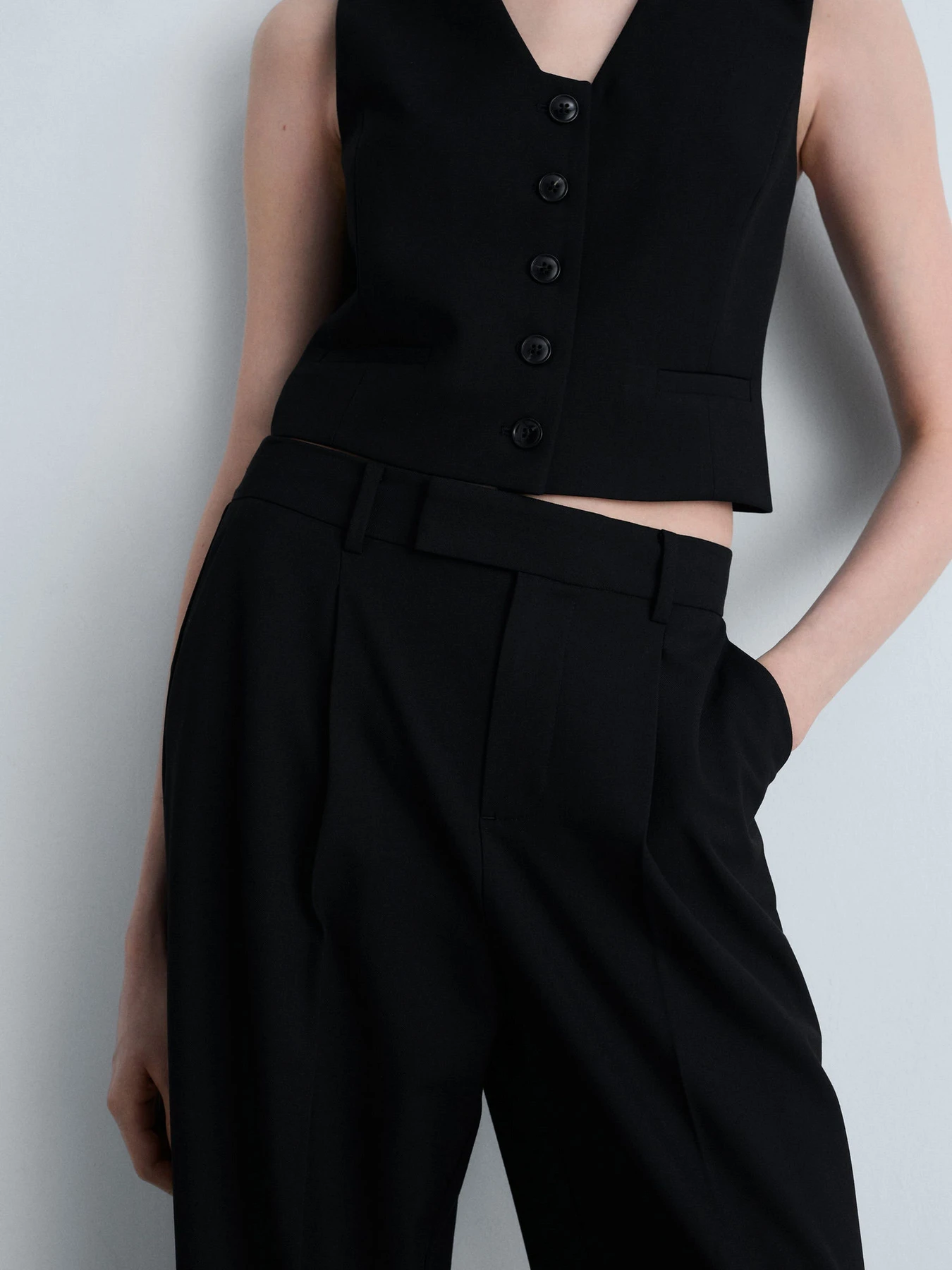 Брюки MANGO BOWERY2 модель 87045140_99 Брюки MANGO BOWERY2 модель 87045140_99 Фото