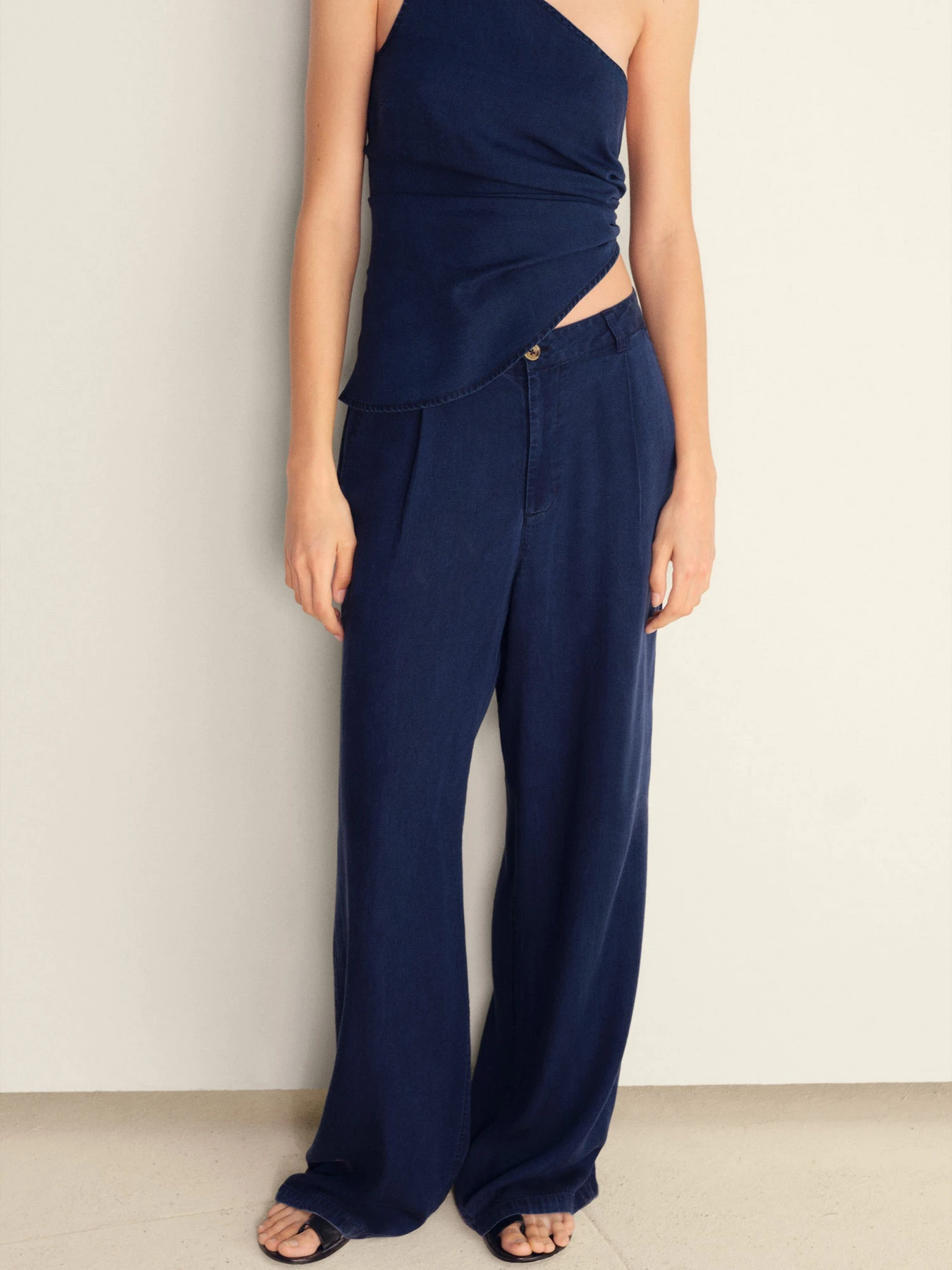 Штани MANGO CRETA модель 87038643_TO Штани MANGO CRETA модель 87038643_TO Фото