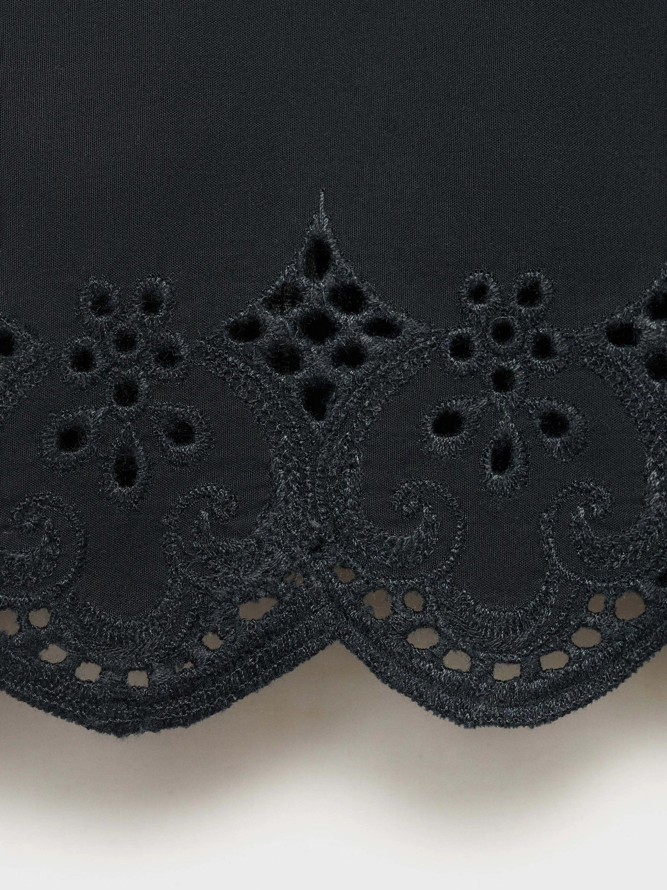 Футболки і поло MANGO LUISA модель 17061187_99 Футболки і поло MANGO LUISA модель 17061187_99 Фото