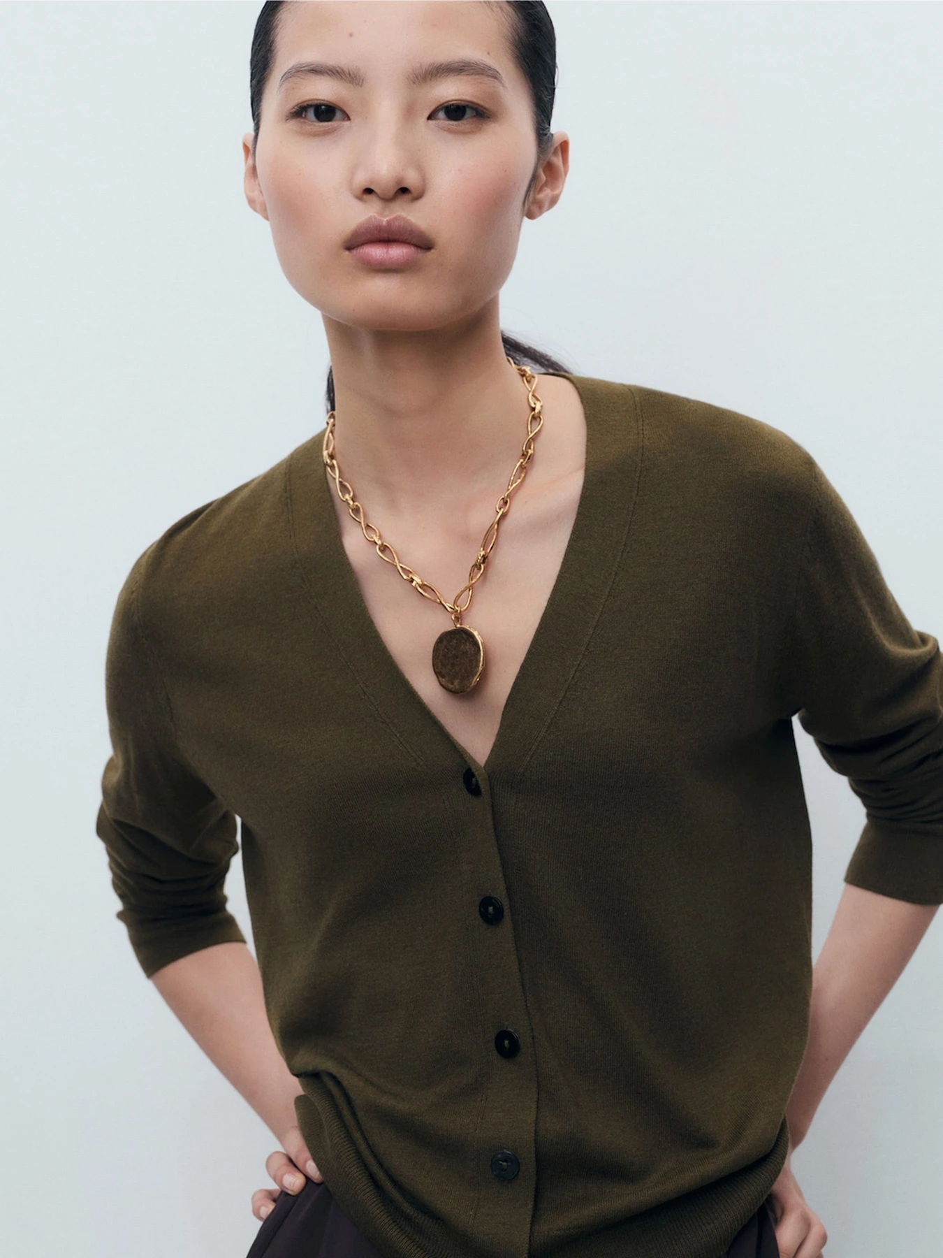 Свитры и кардиганы MANGO модель 17065803_37 Свитры и кардиганы MANGO модель 17065803_37 Фото