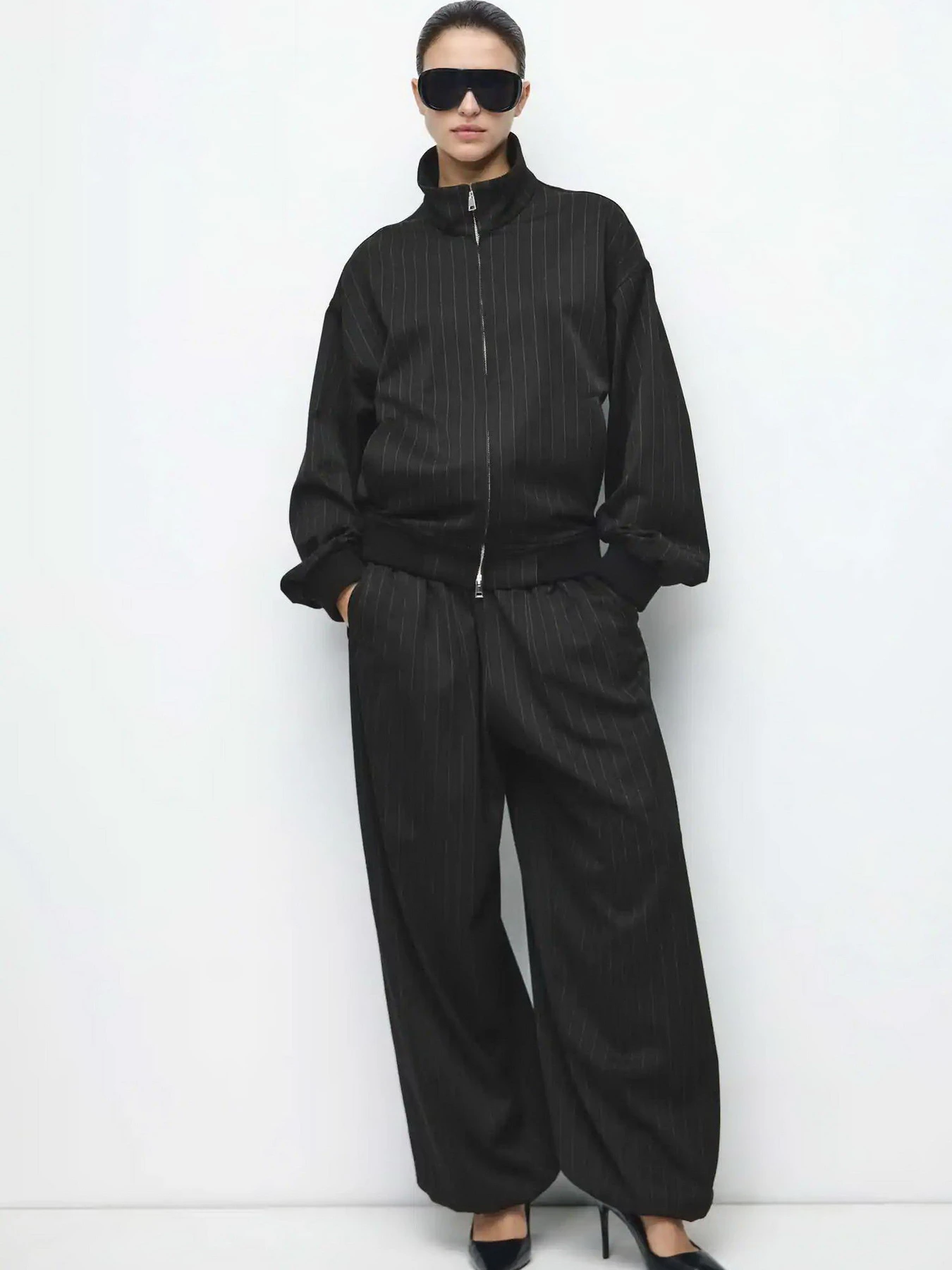 Штани MANGO STRIPE модель 27081339_99 Штани MANGO STRIPE модель 27081339_99 Фото