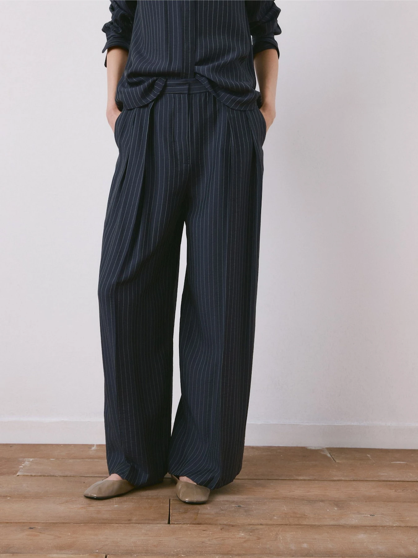 Штани MANGO BELI модель 27054091_56 Штани MANGO BELI модель 27054091_56 Фото
