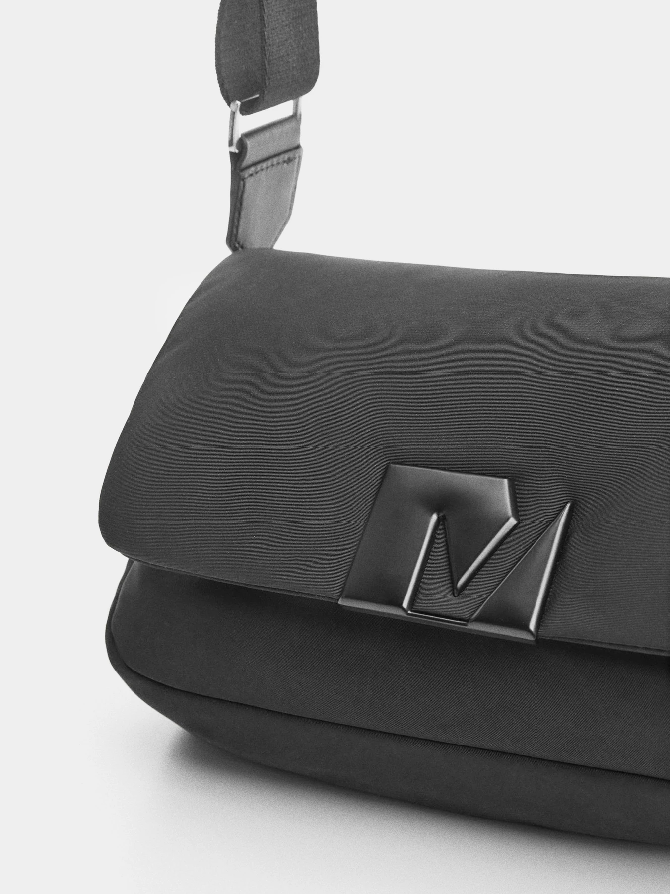 Сумки MANGO Gina модель 67000448_99 Сумки MANGO Gina модель 67000448_99 Фото