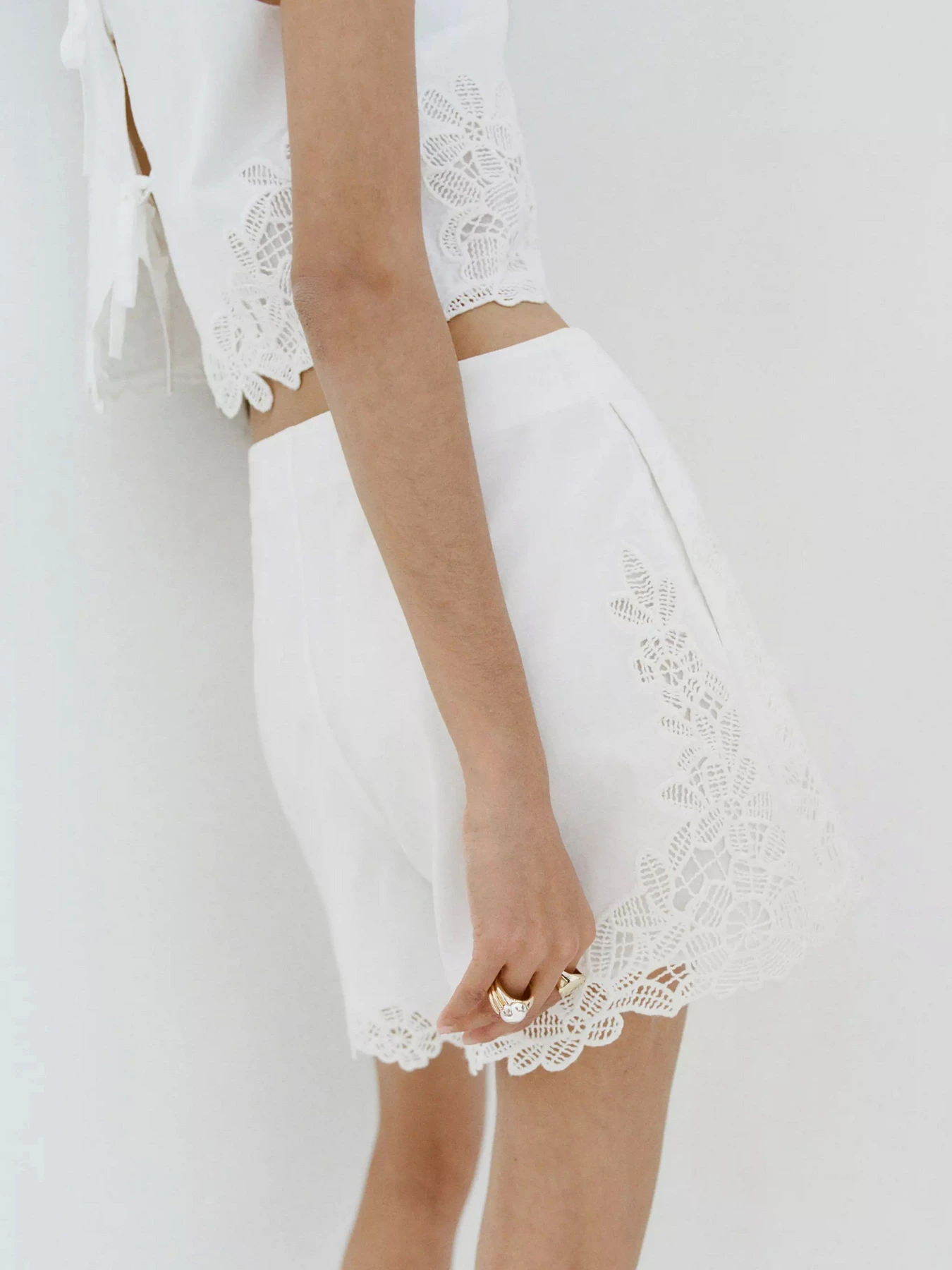 Шорты MANGO MILA модель 27089069_2 Шорты MANGO MILA модель 27089069_2 Фото