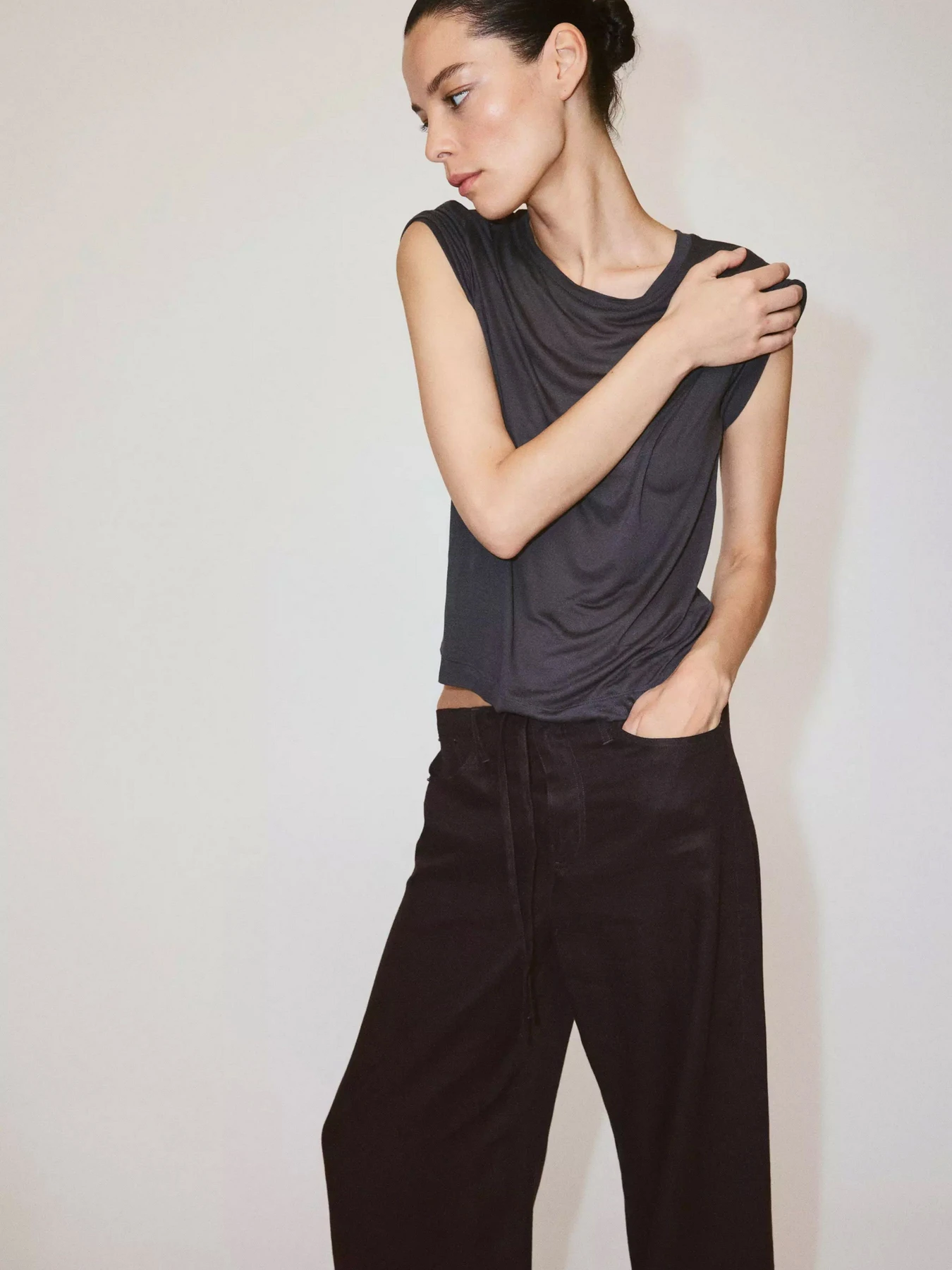 Брюки MANGO VERMUT модель 37041438_32 Брюки MANGO VERMUT модель 37041438_32 Фото