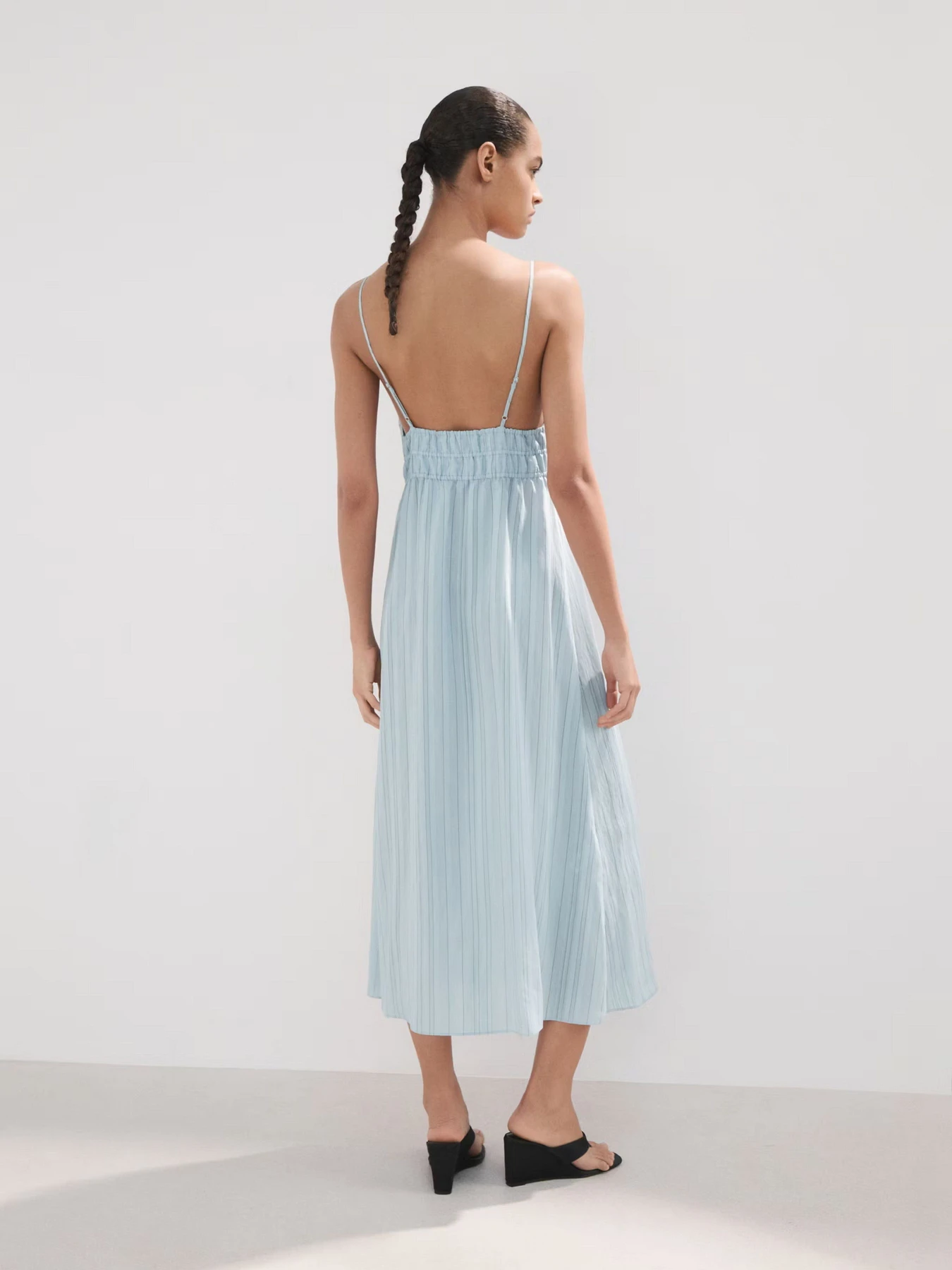Сукні MANGO модель 37012893_50 Сукні MANGO модель 37012893_50 Фото