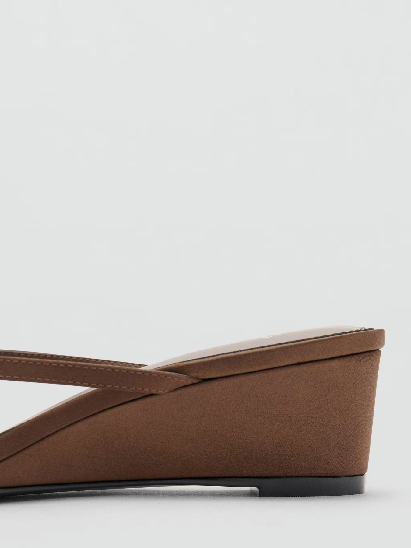 Шлёпанцы MANGO модель 27065965_32 Шлёпанцы MANGO модель 27065965_32 Фото