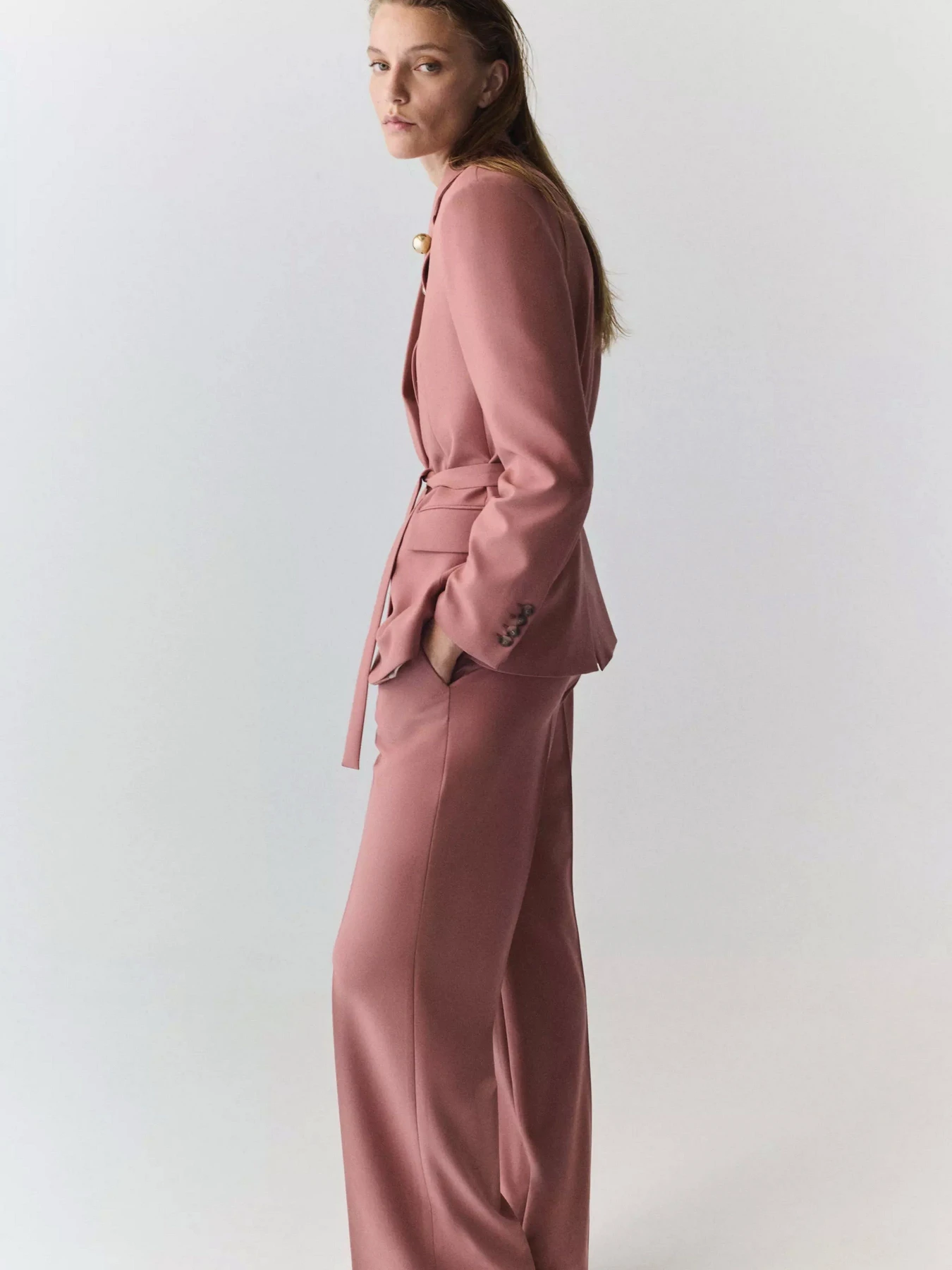 Брюки MANGO SINGAPUR модель 37044472_85 Брюки MANGO SINGAPUR модель 37044472_85 Фото