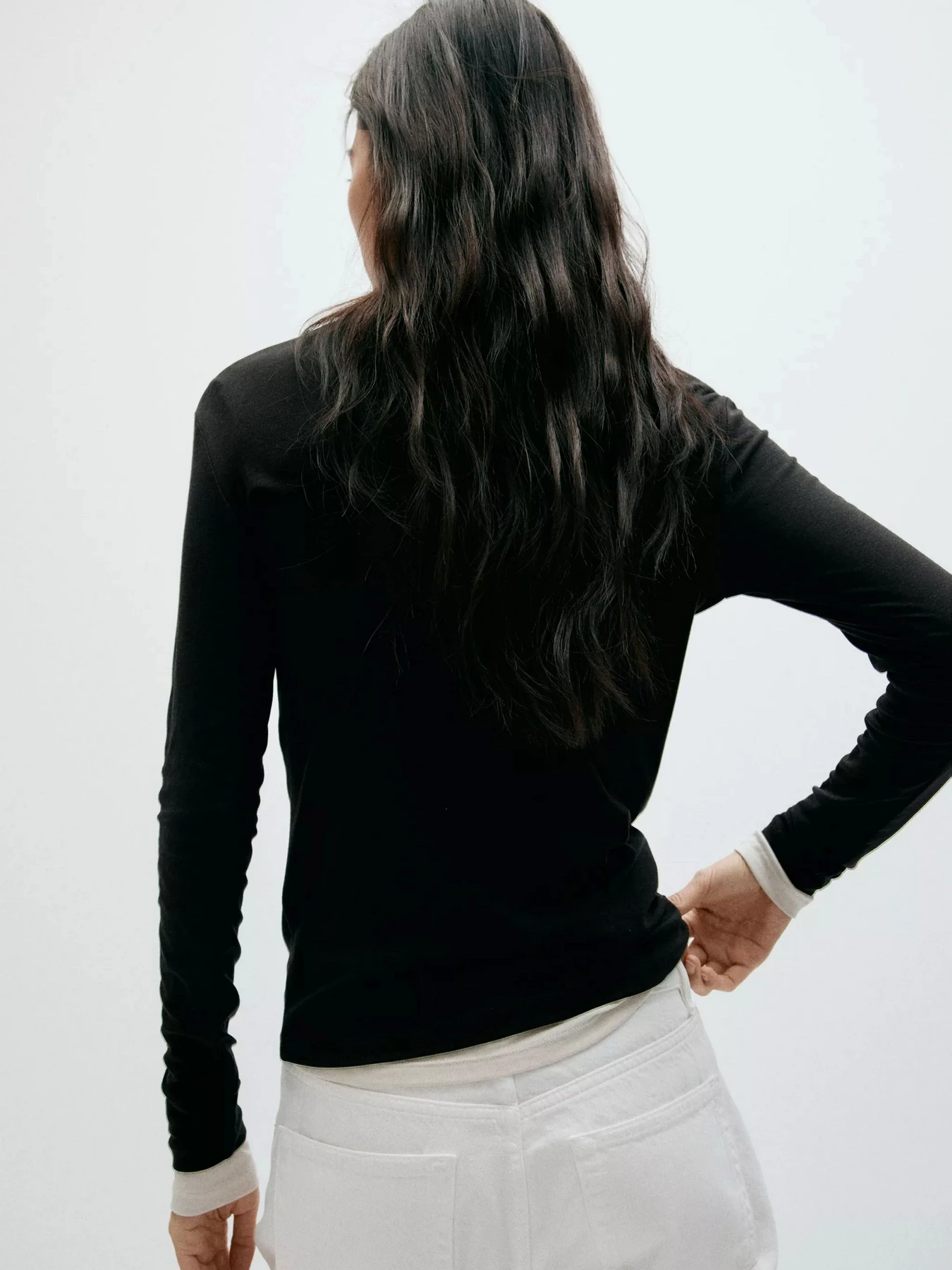 Худи и свитшоты MANGO SECONDCA модель 37095838_99 Худи и свитшоты MANGO SECONDCA модель 37095838_99 Фото