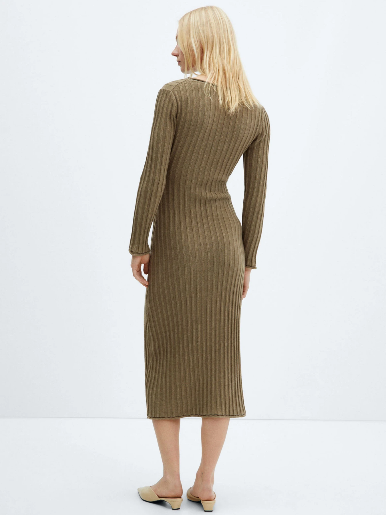 Сукні MANGO AFRICA модель 67074050_37 Сукні MANGO AFRICA модель 67074050_37 Фото