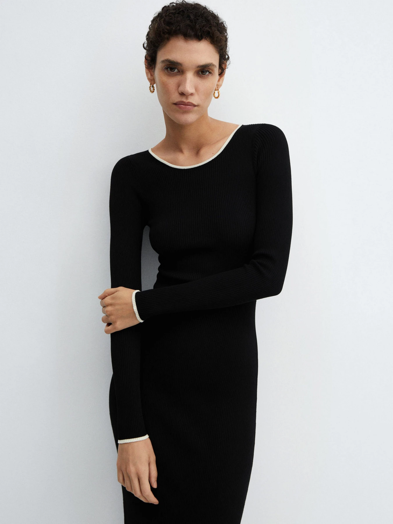 Сукні MANGO Shadowin модель 67084043_99 Сукні MANGO Shadowin модель 67084043_99 Фото