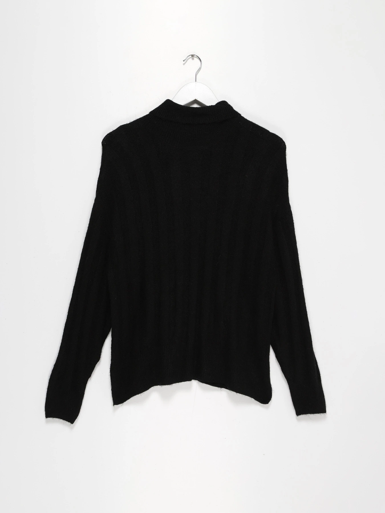 Свитры и кардиганы Monki модель 0909239_чорний Свитры и кардиганы Monki модель 0909239_чорний Фото