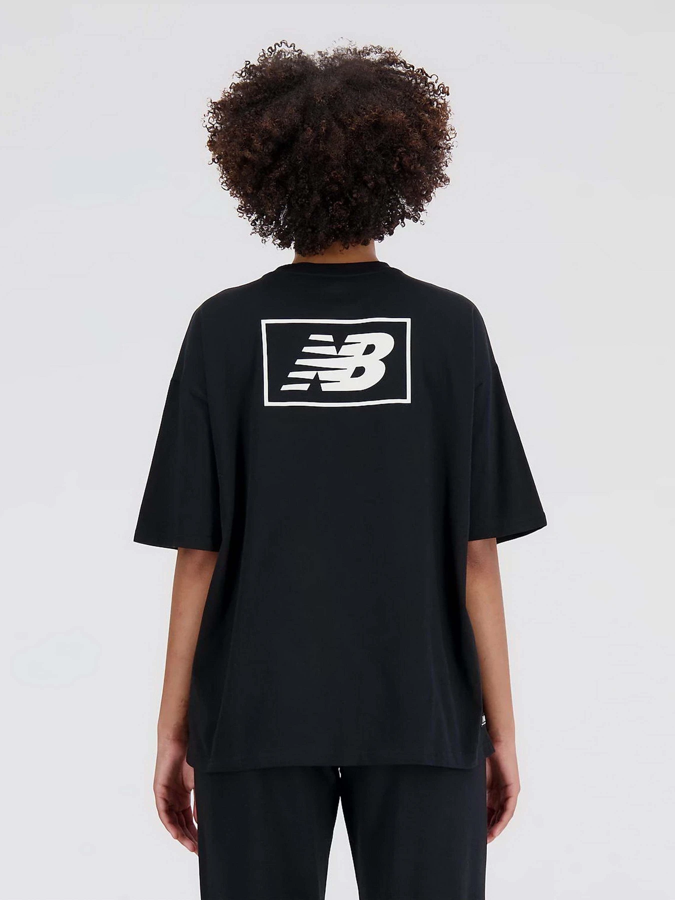 Футболки и поло New Balance Essentials Graphic модель WT33525BK Футболки и поло New Balance Essentials Graphic модель WT33525BK Фото
