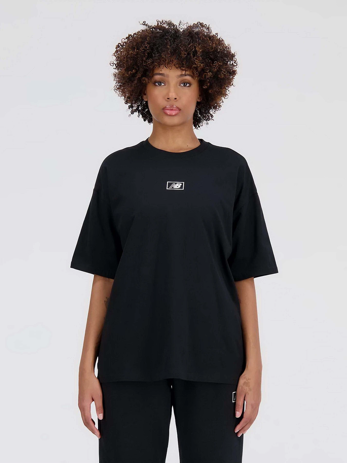 Футболки и поло New Balance Essentials Graphic модель WT33525BK Футболки и поло New Balance Essentials Graphic модель WT33525BK Фото