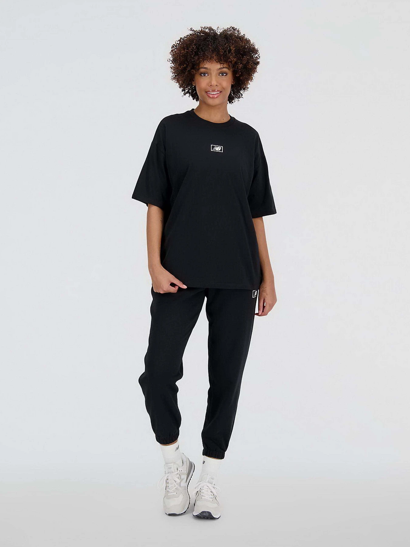 Футболки и поло New Balance Essentials Graphic модель WT33525BK Футболки и поло New Balance Essentials Graphic модель WT33525BK Фото