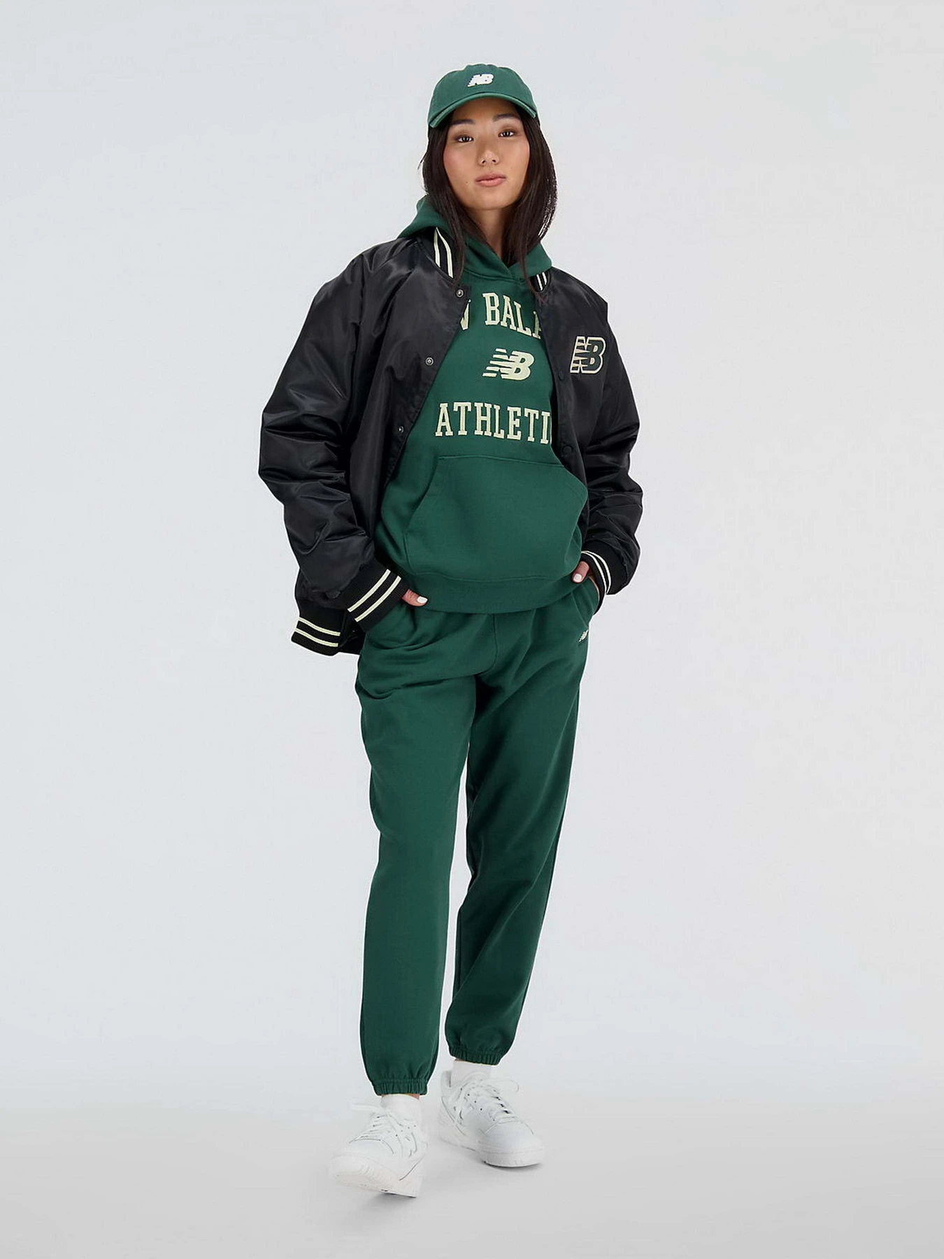Худі та світшоти New Balance Athletics Varsity модель WT33550NWG Худі та світшоти New Balance Athletics Varsity модель WT33550NWG Фото